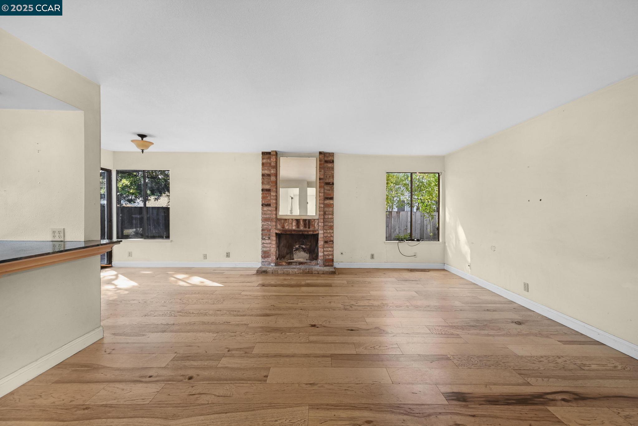 9 Lone Oak Ct