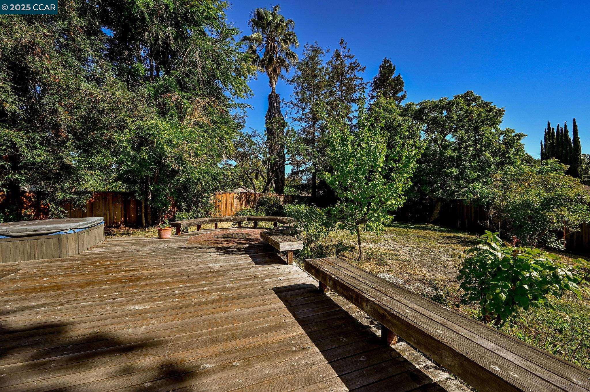 9 Lone Oak Ct
