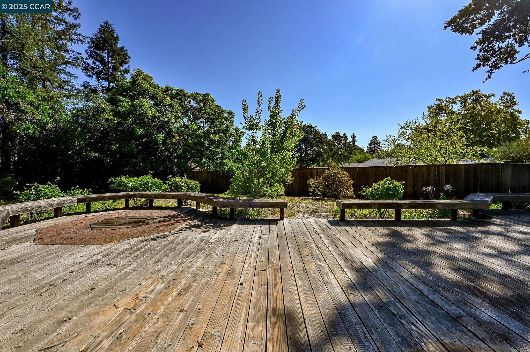 9 Lone Oak Ct