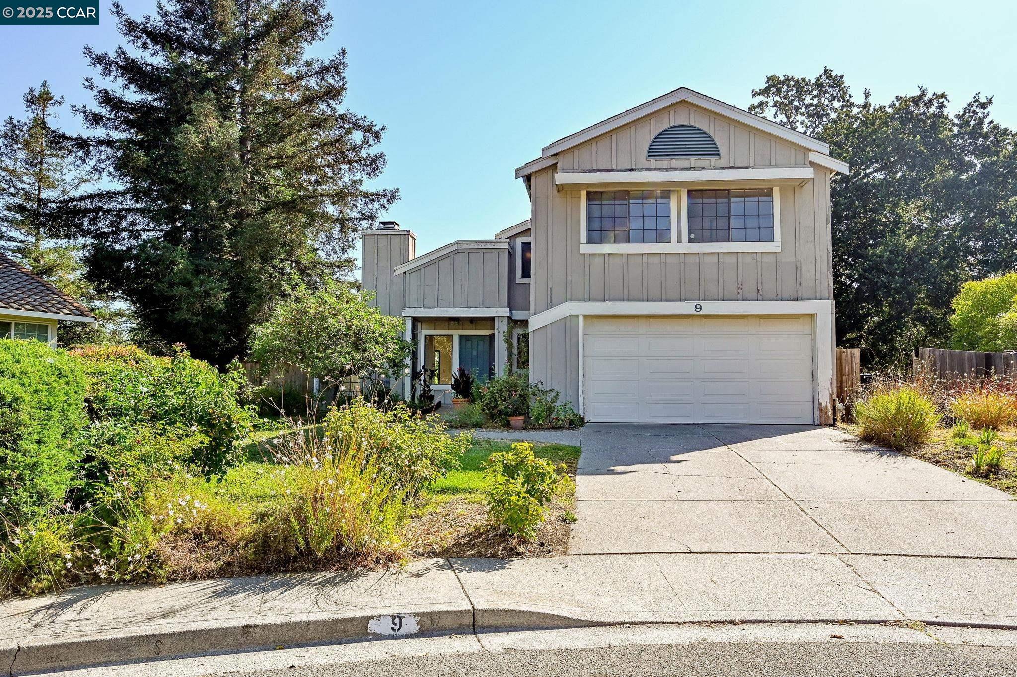 9 Lone Oak Ct