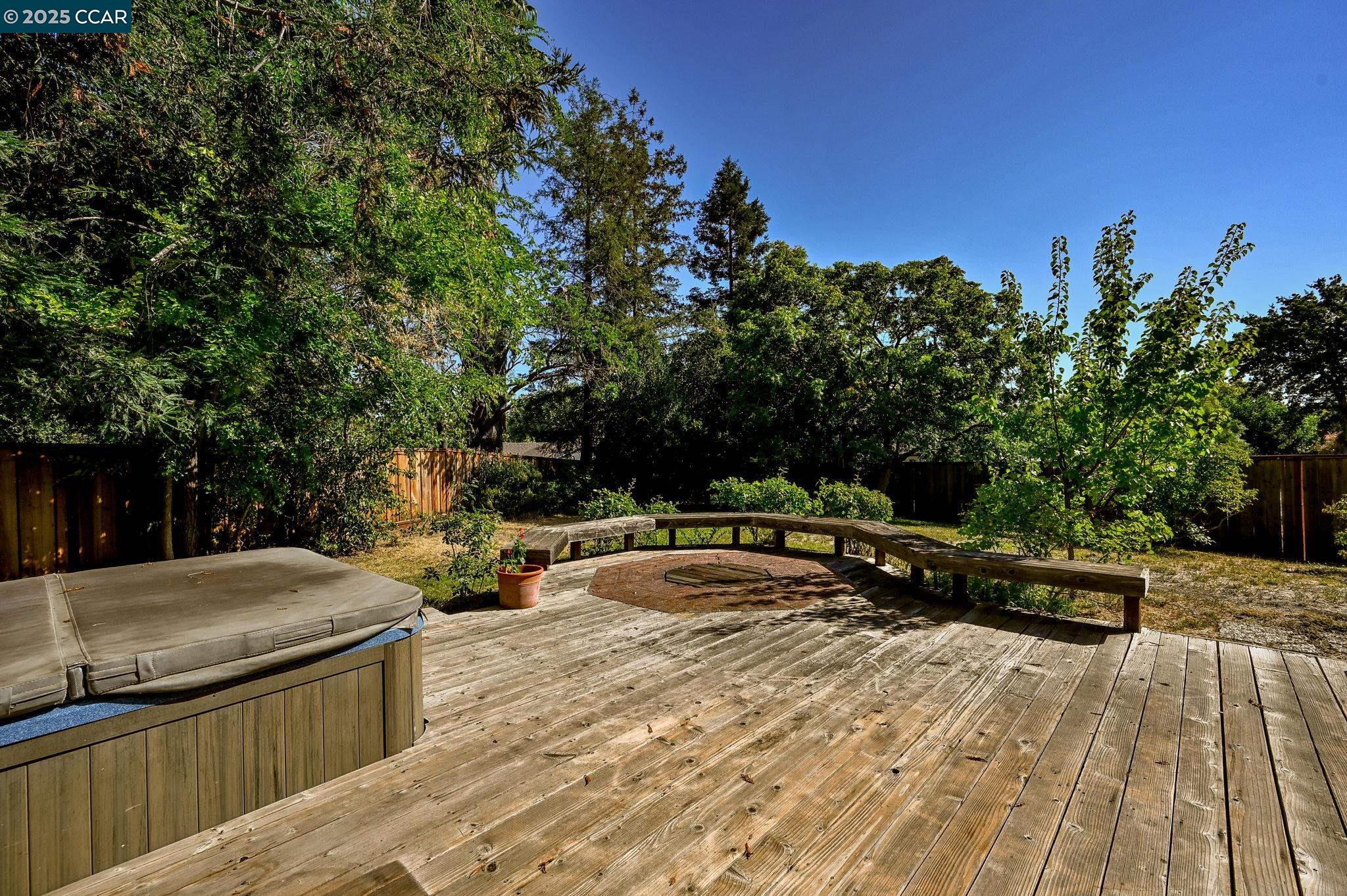 9 Lone Oak Ct