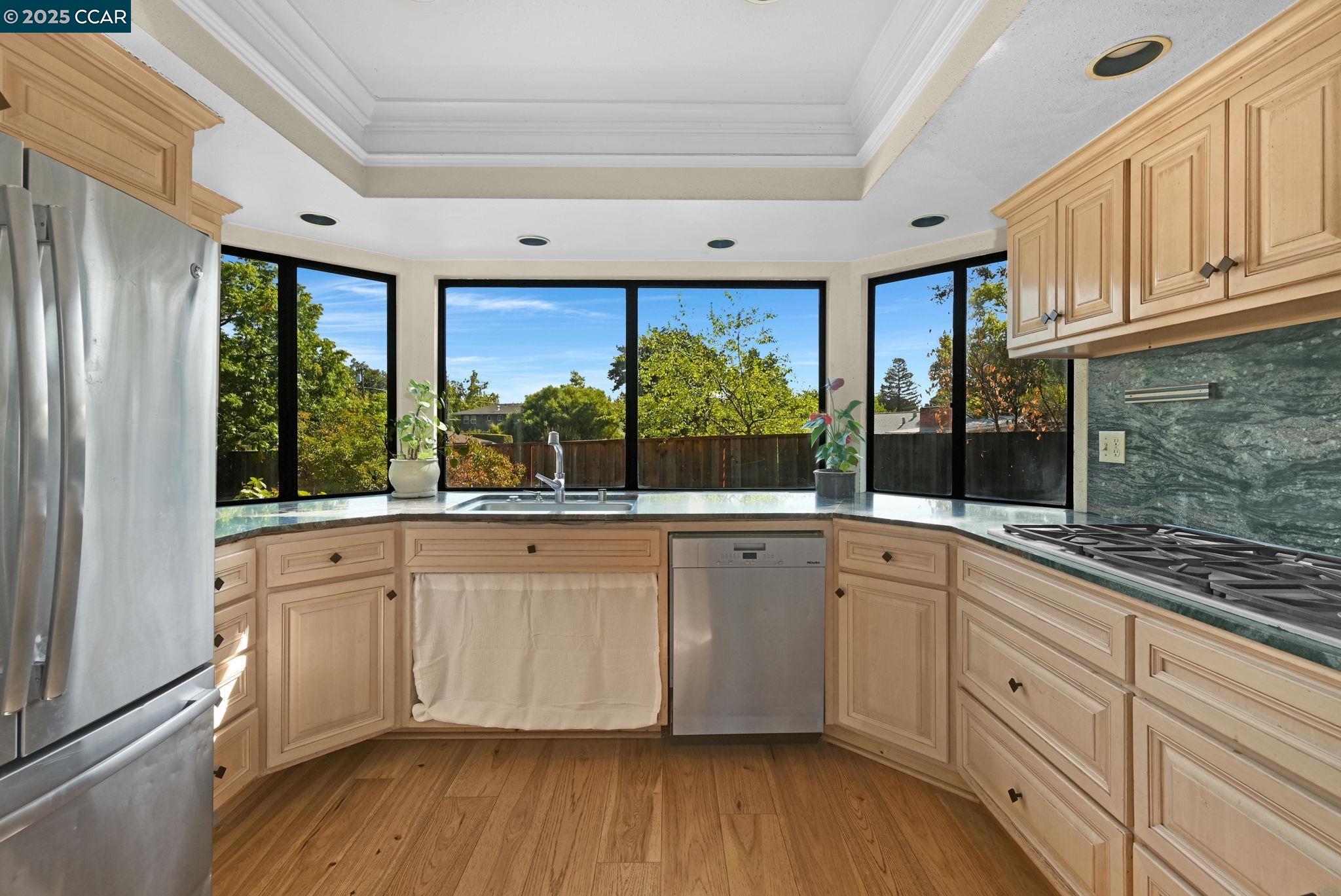 9 Lone Oak Ct