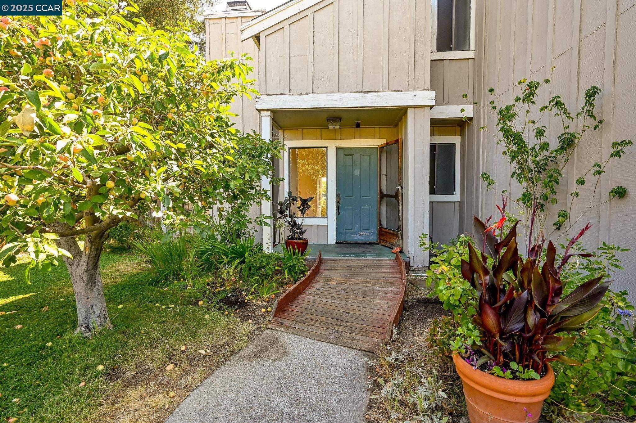 9 Lone Oak Ct