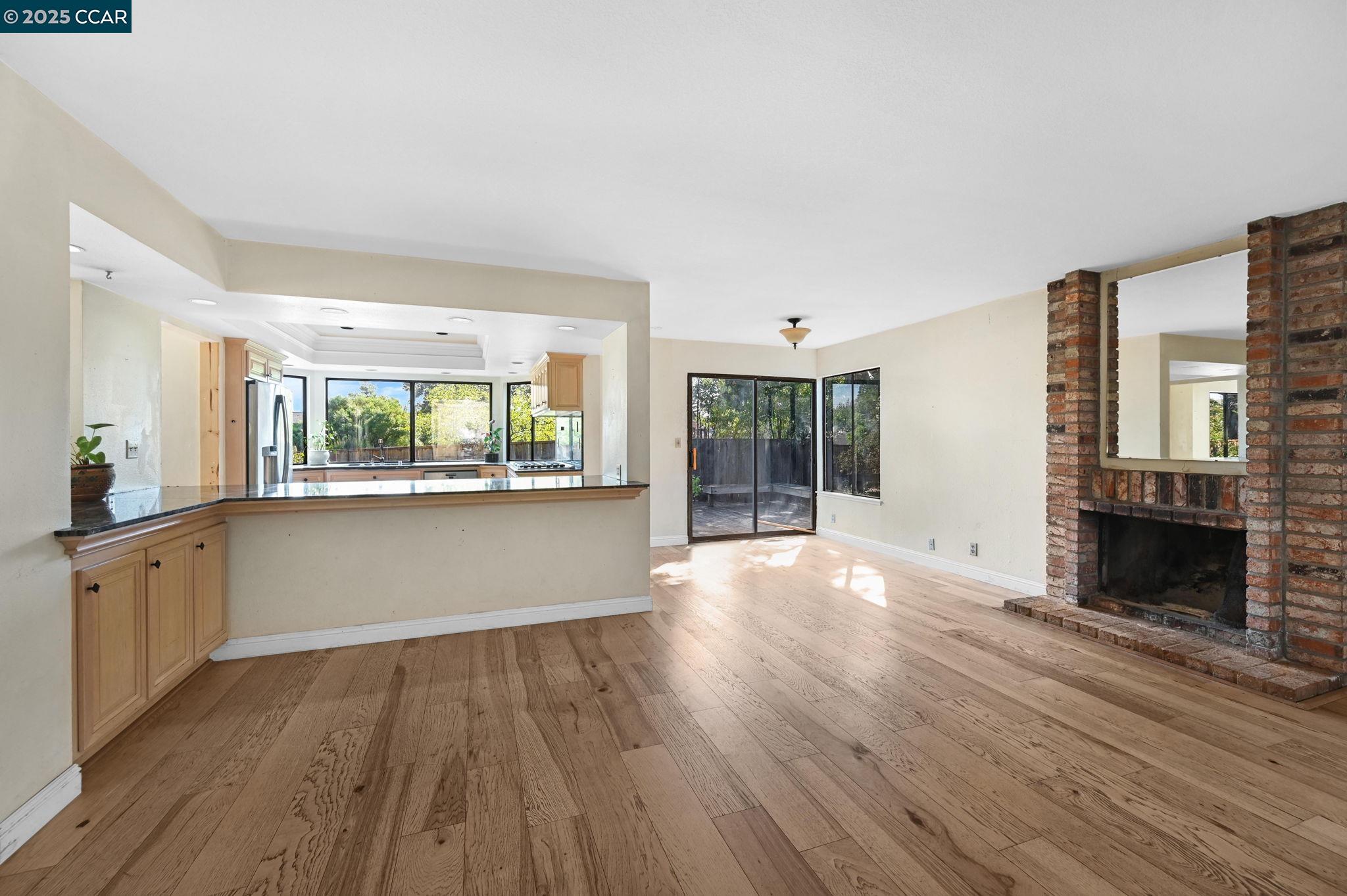 9 Lone Oak Ct