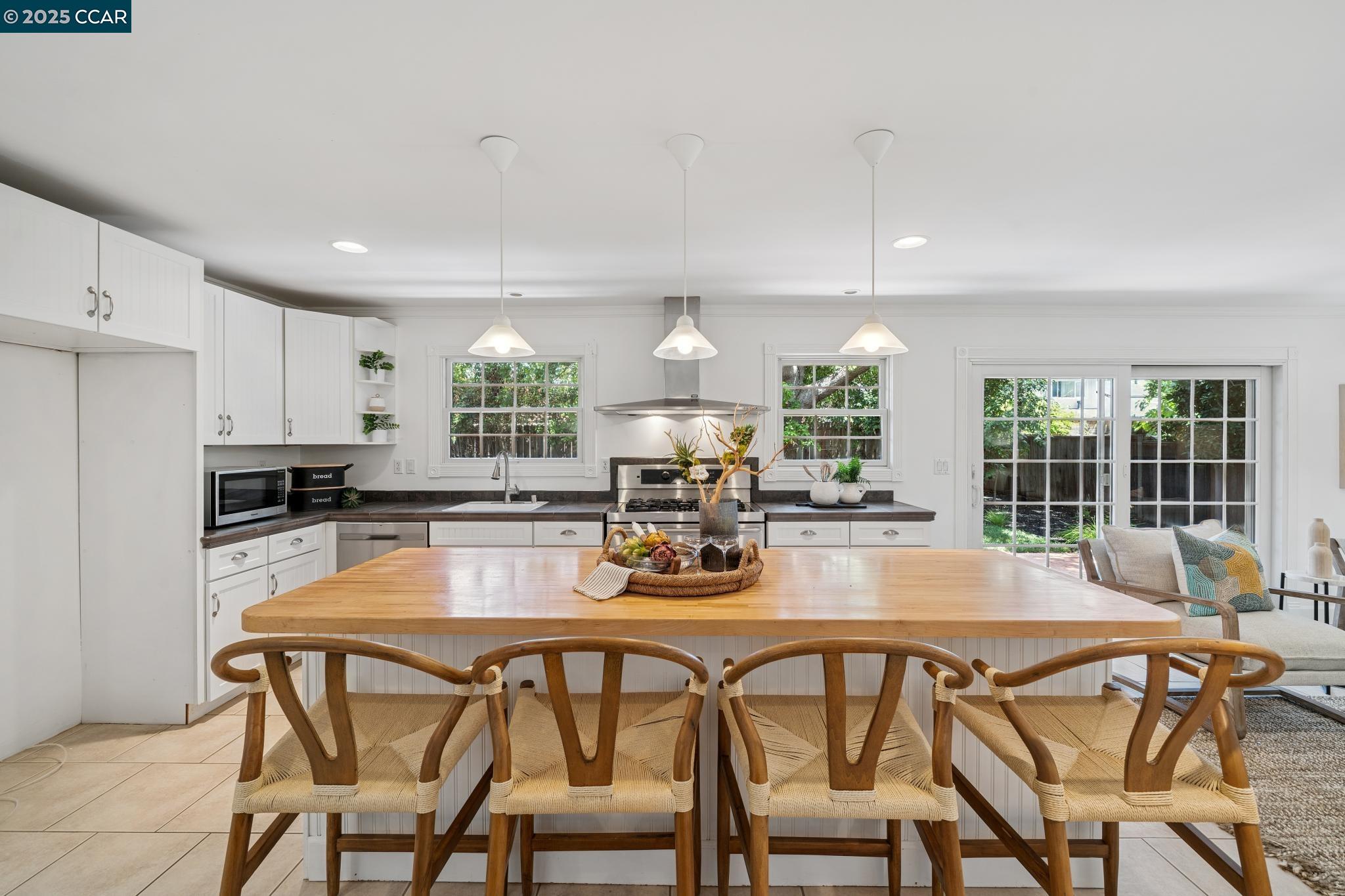 906 Hastings Dr