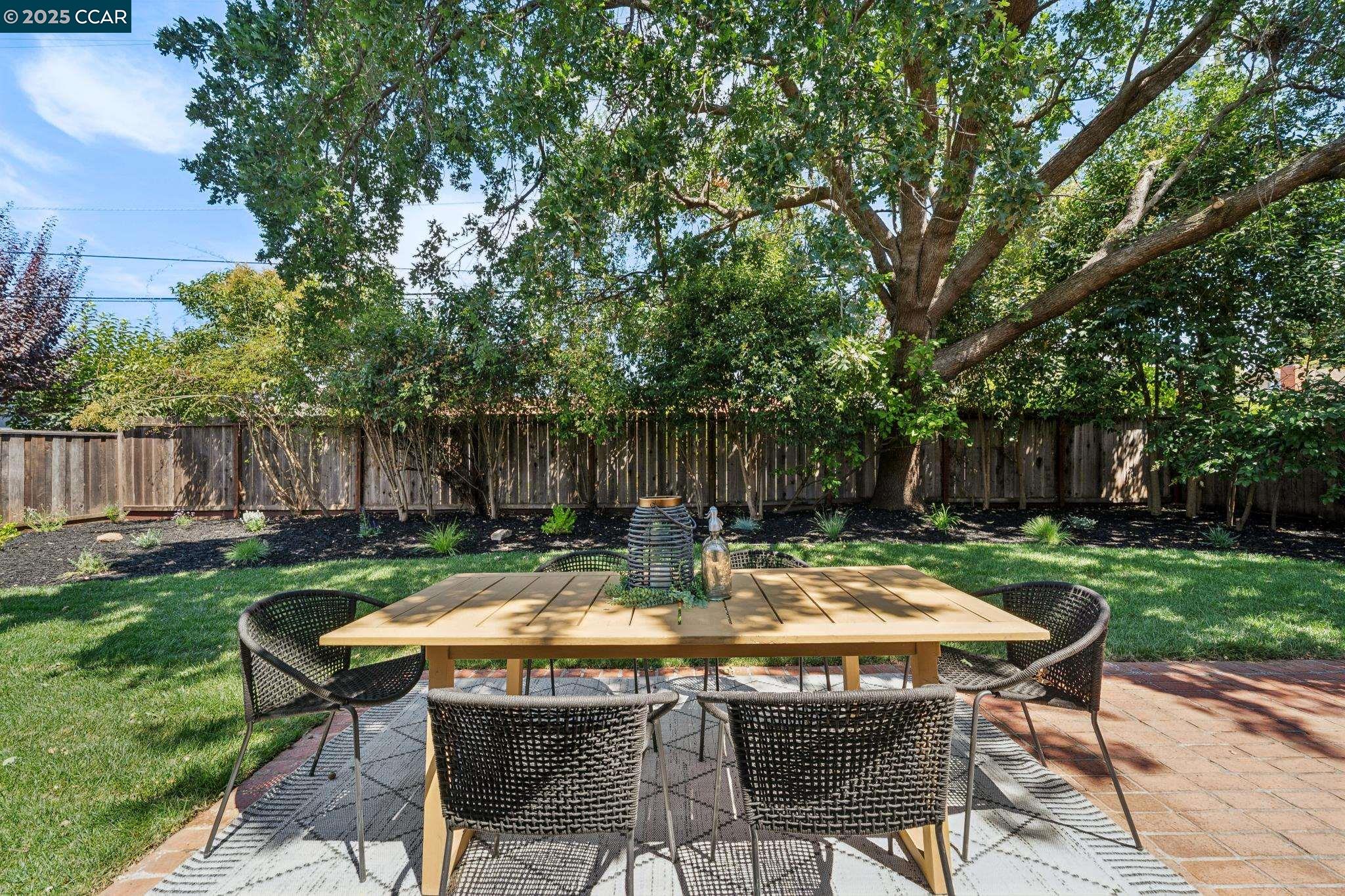906 Hastings Dr