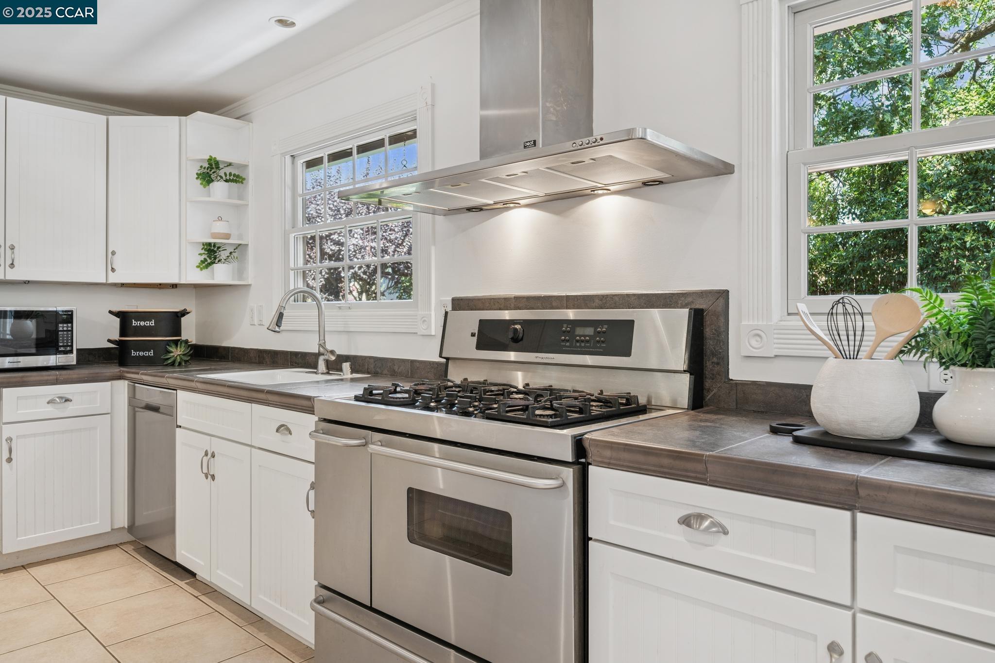 906 Hastings Dr