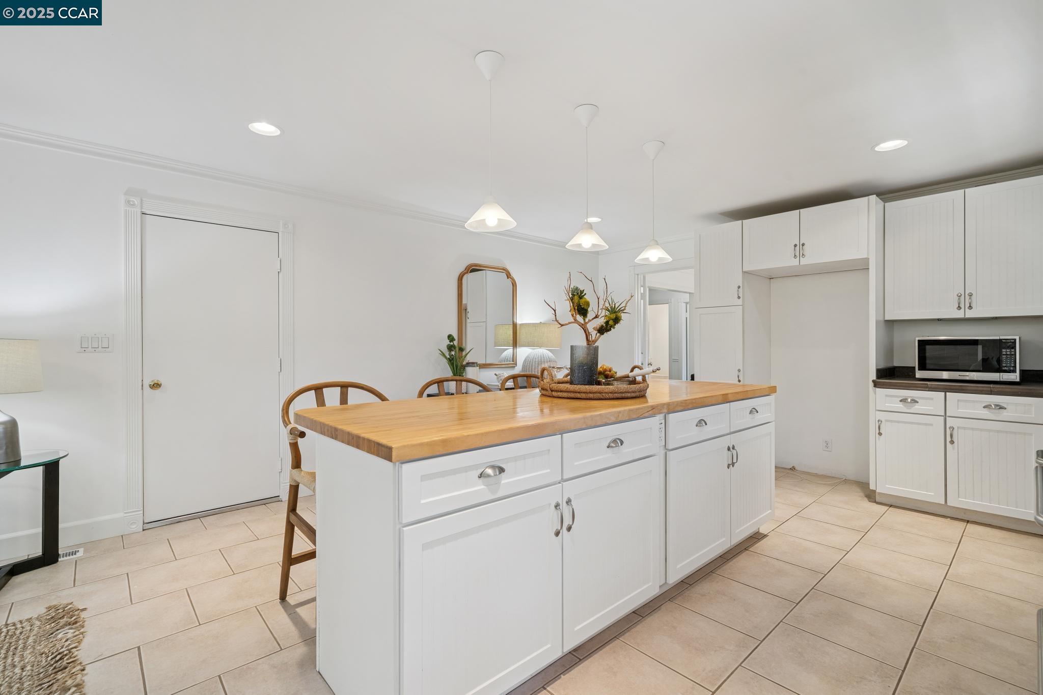 906 Hastings Dr