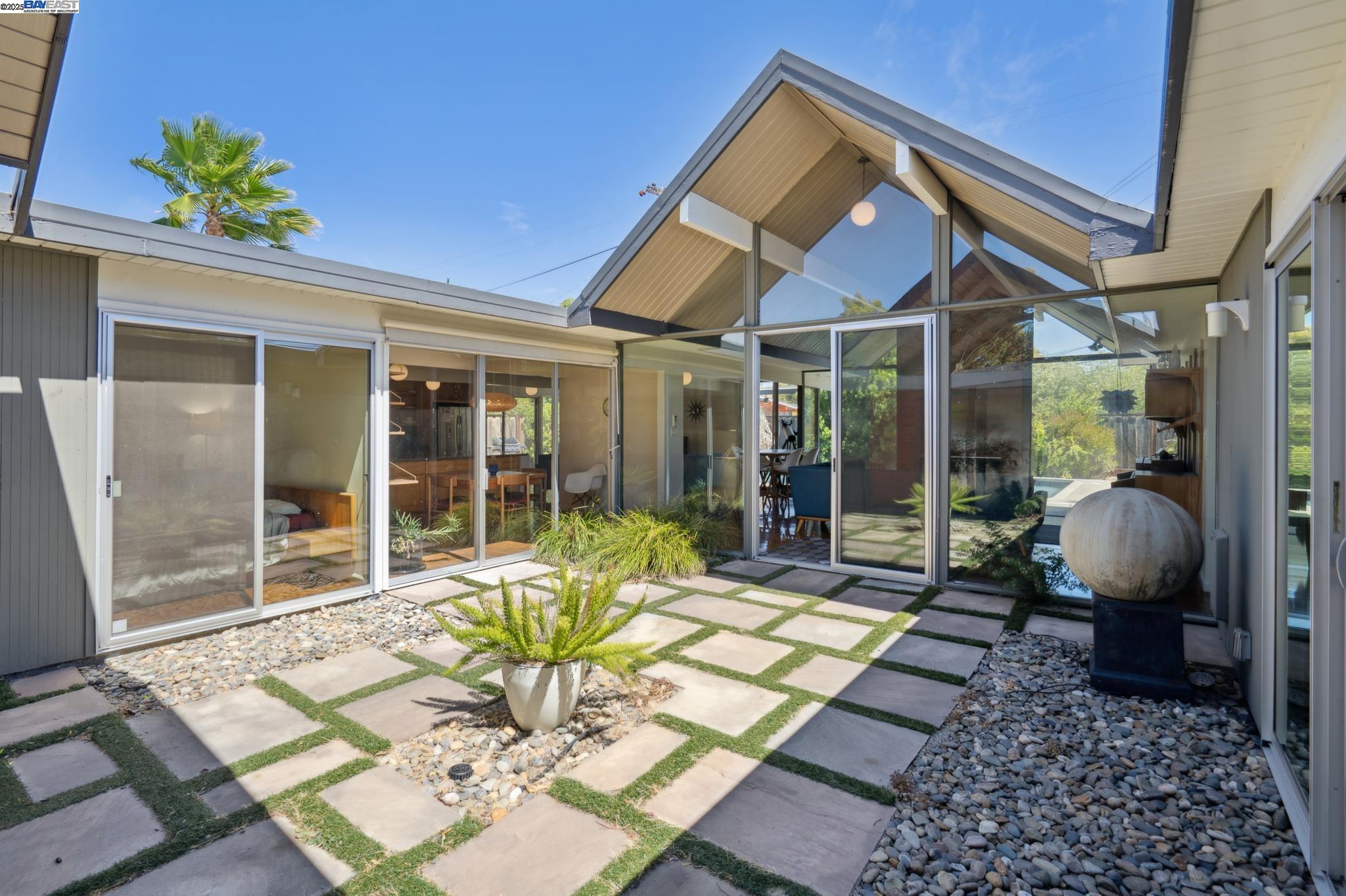 3767 Gainsborough Dr