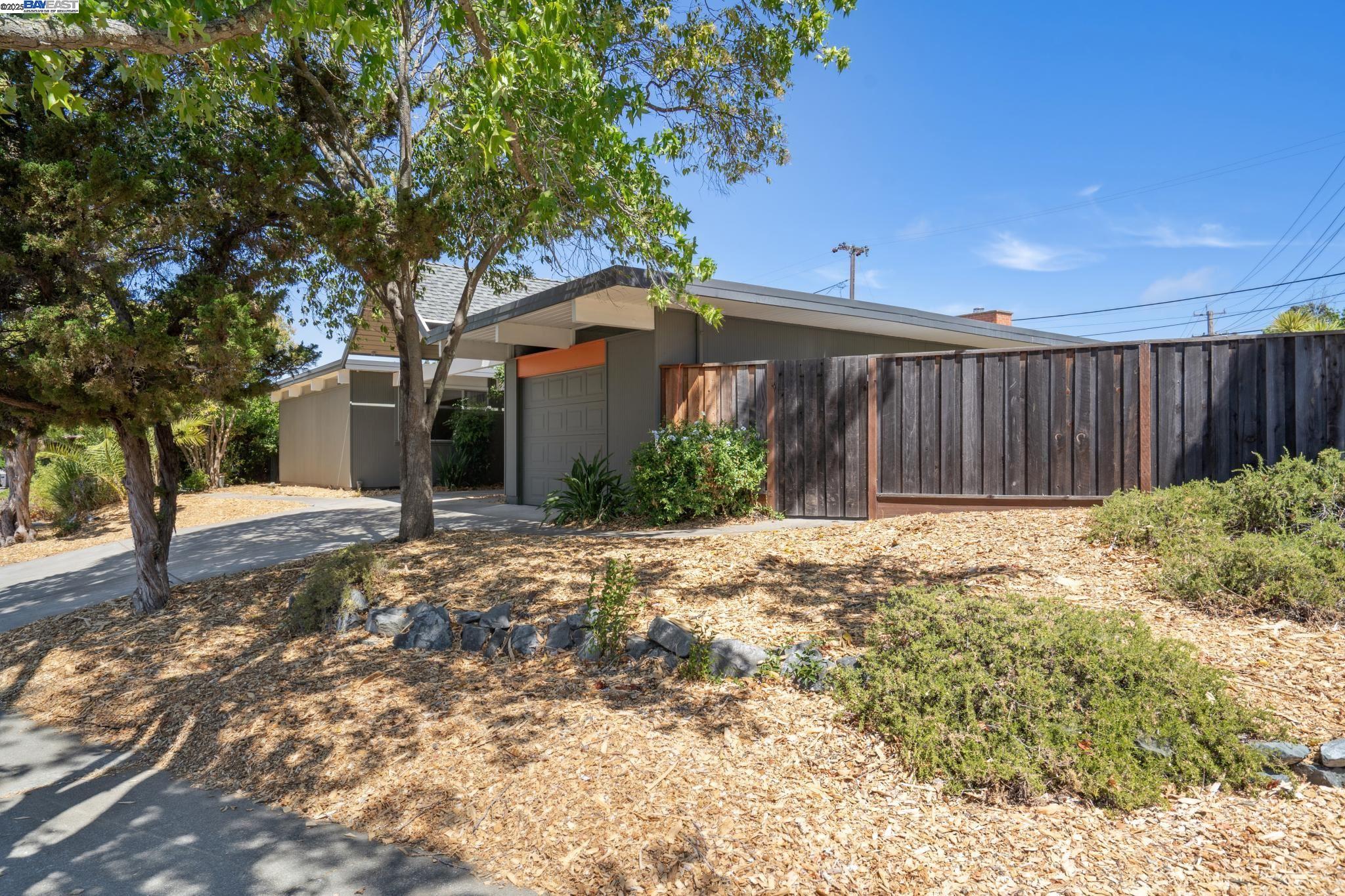3767 Gainsborough Dr