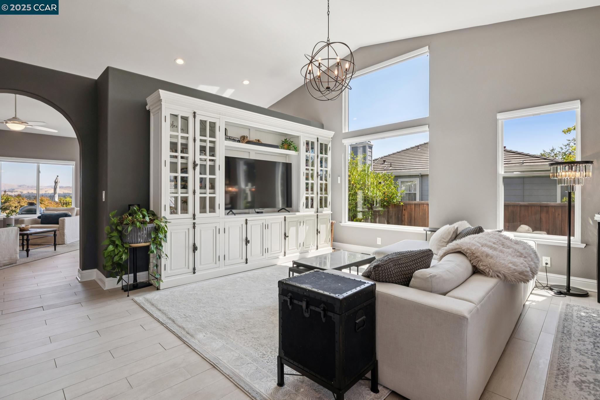 606 Old Vine Ct