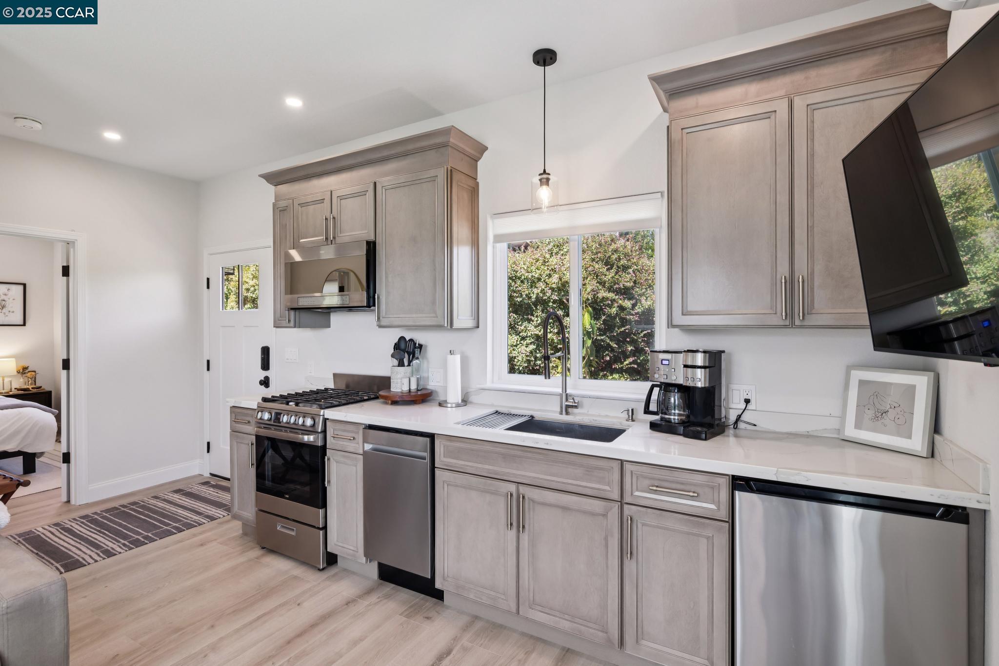 606 Old Vine Ct