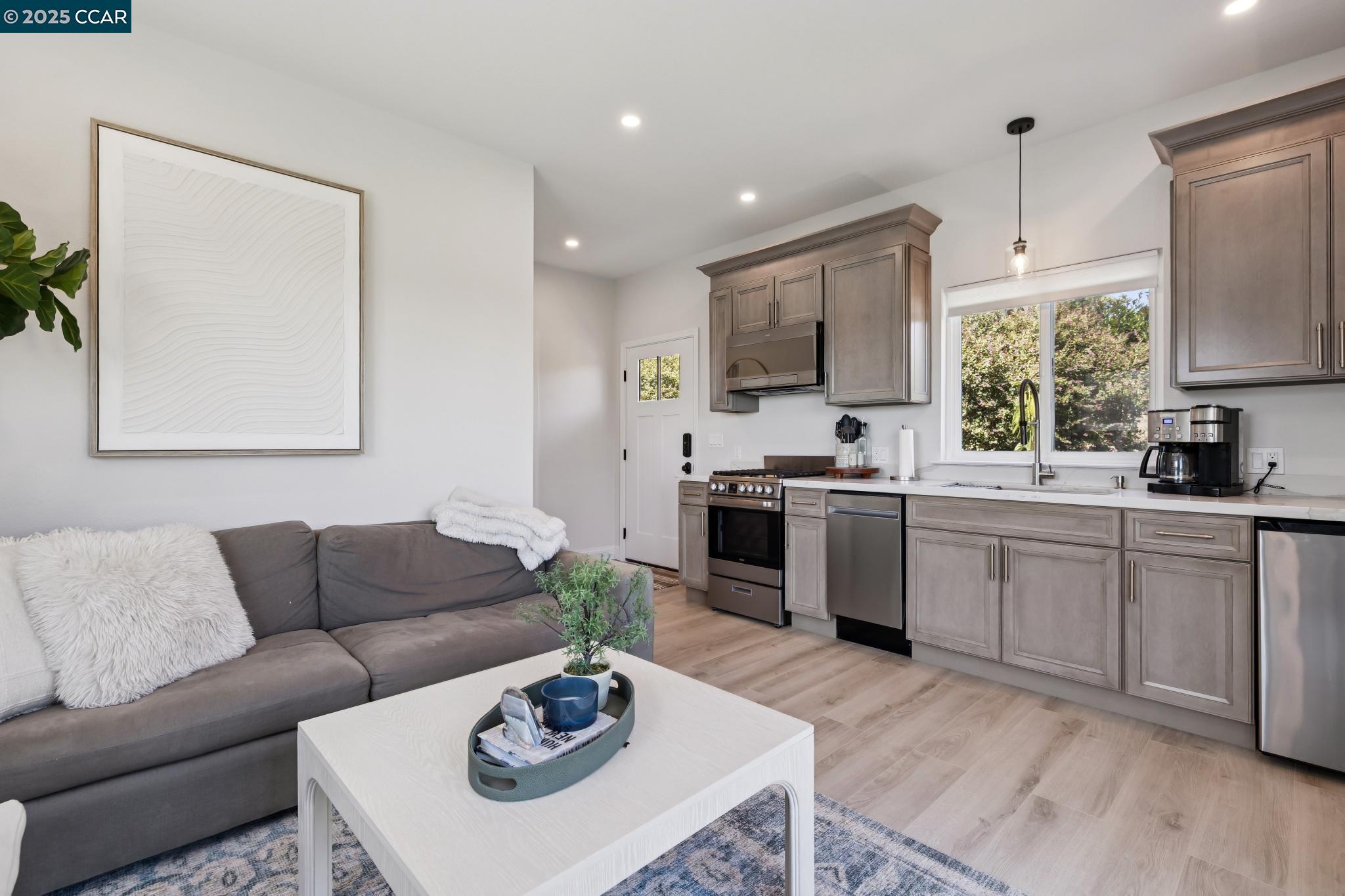 606 Old Vine Ct