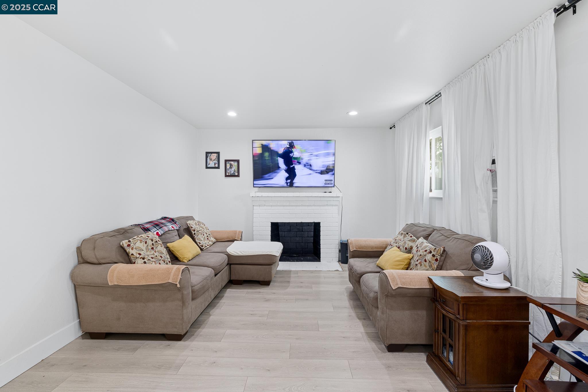 1652 Deems St.