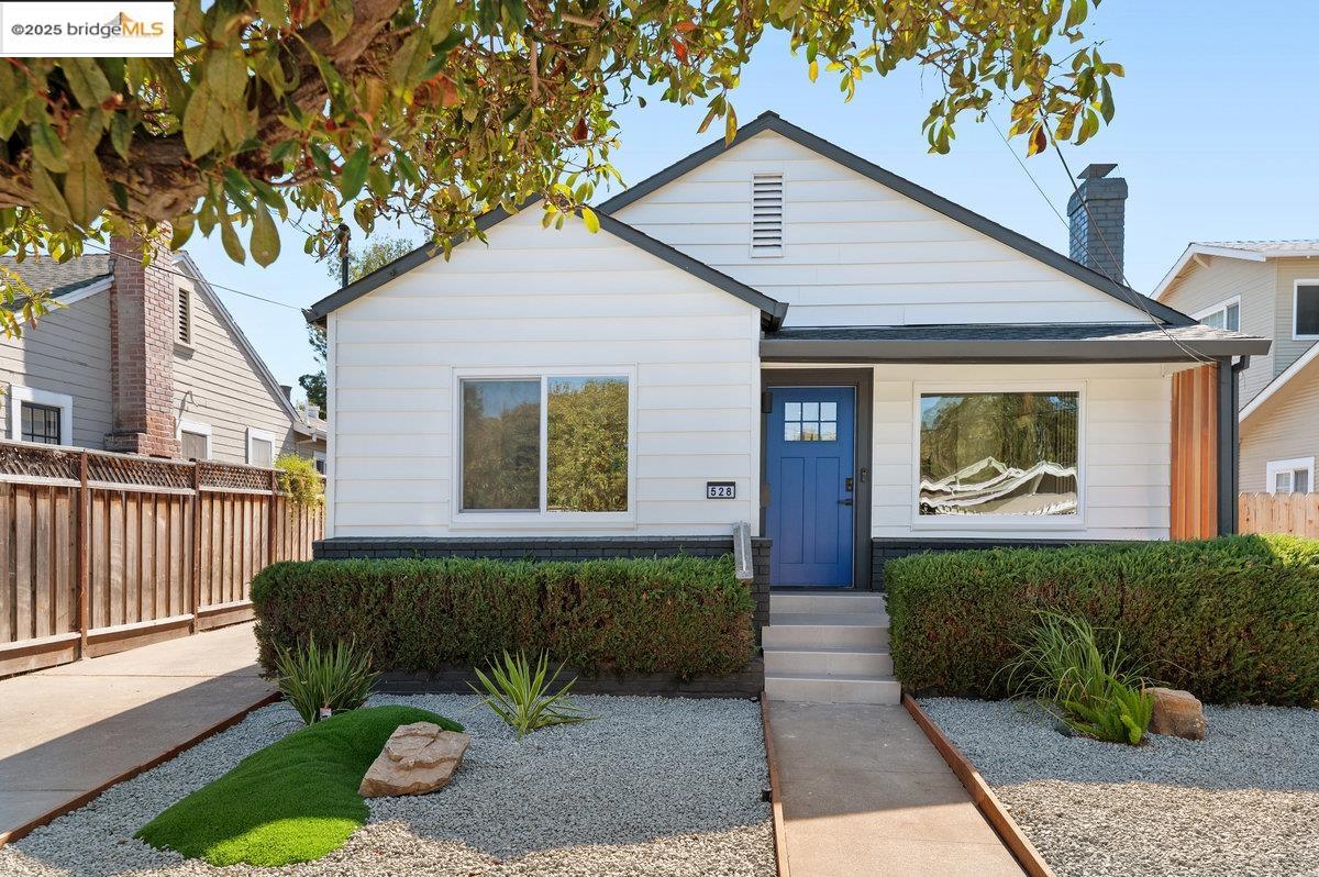 528 Ruby St