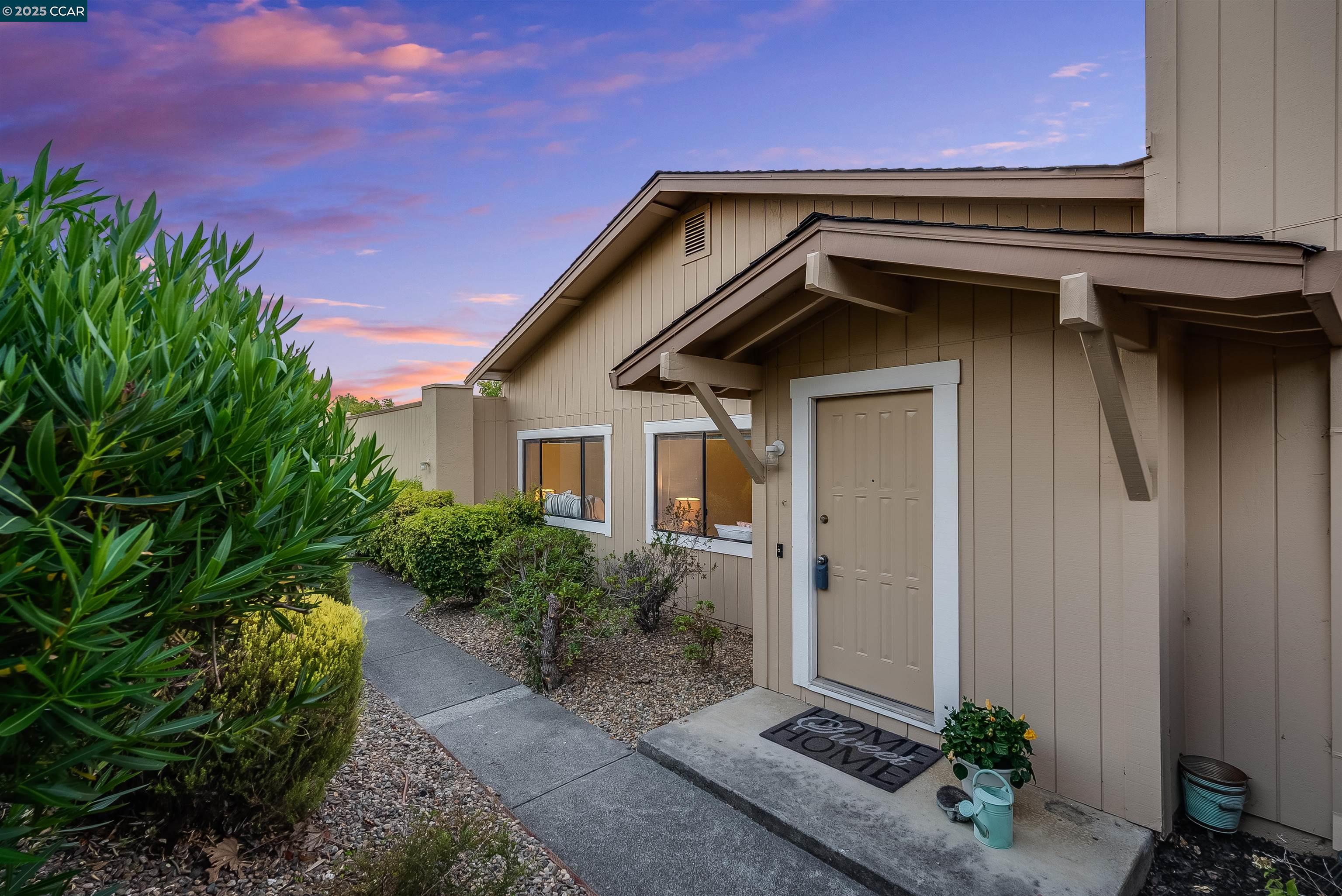 1109 Grove Circle