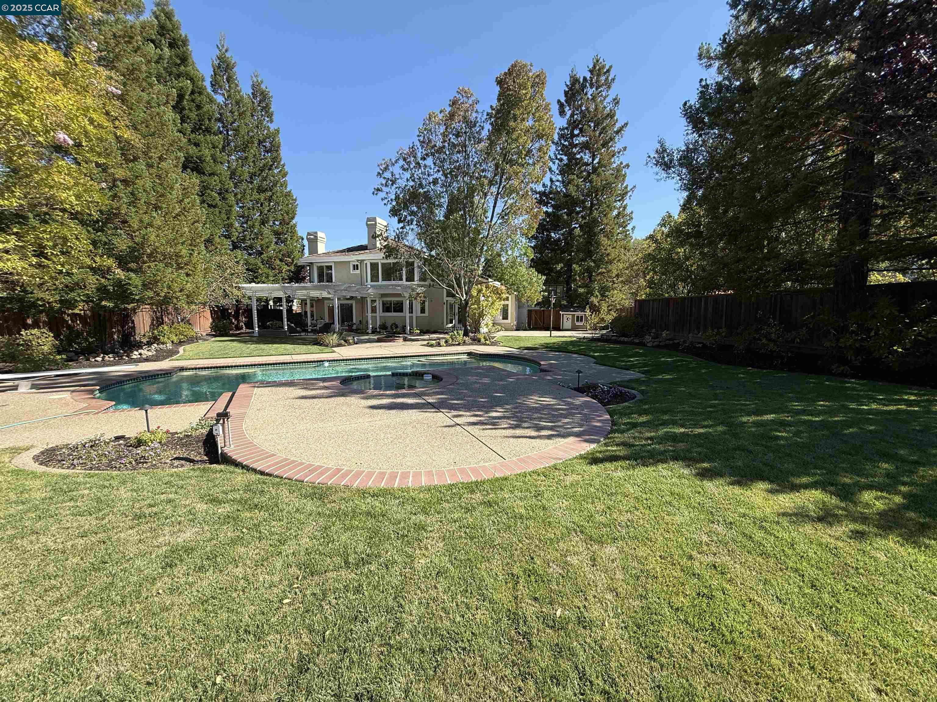 835 Hidden Pond Ct
