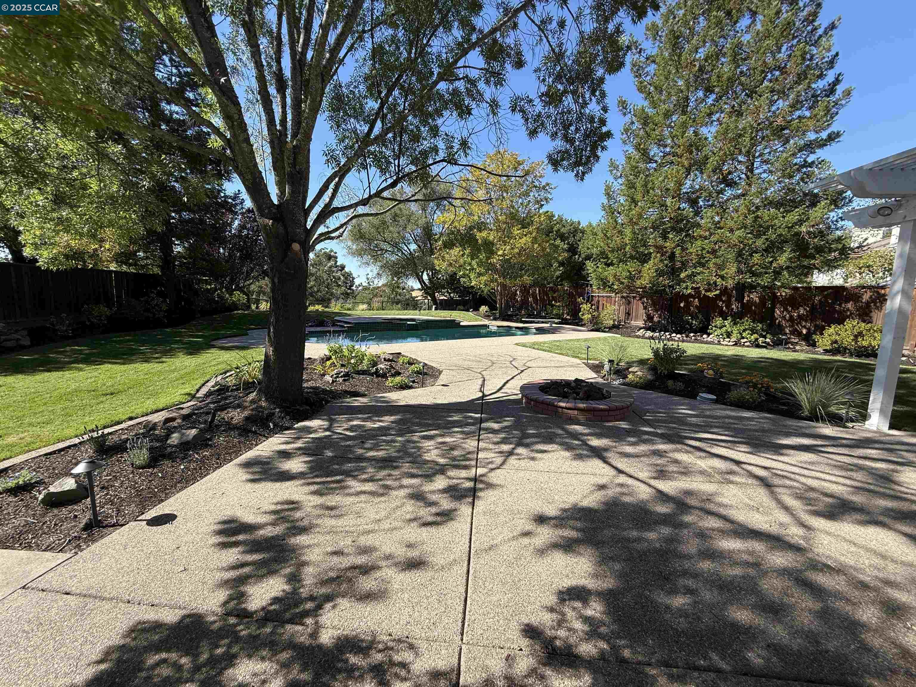 835 Hidden Pond Ct