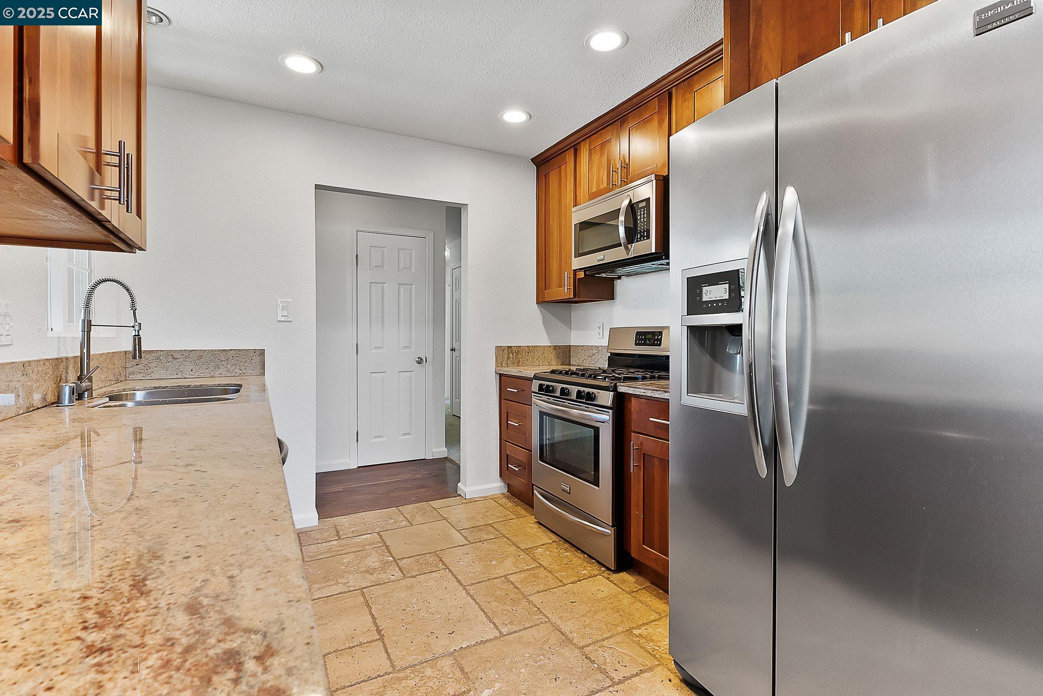 2425 Jerilynn Dr