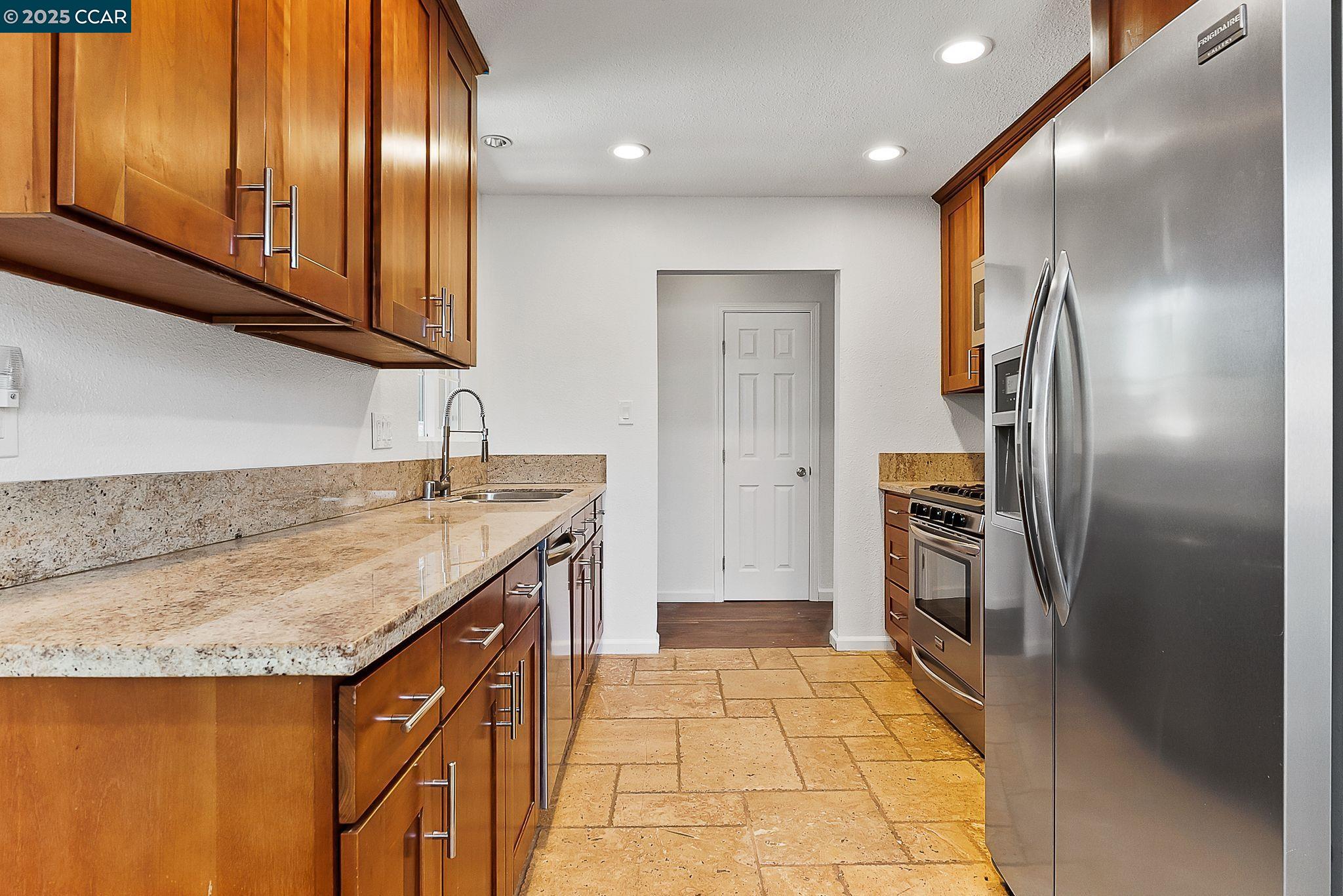 2425 Jerilynn Dr