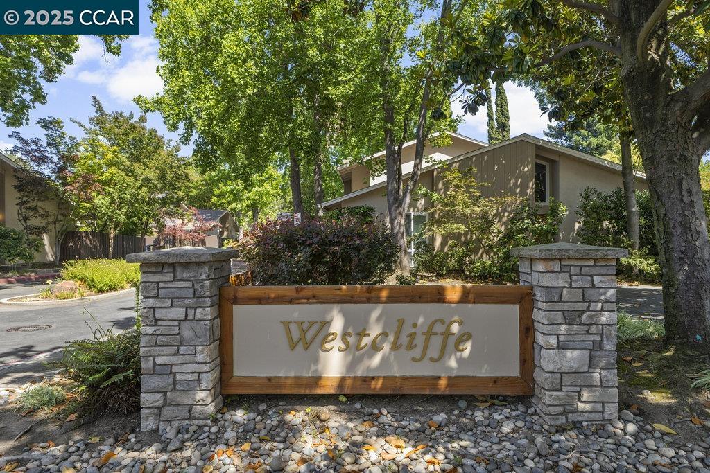 2408 Westcliffe Ln