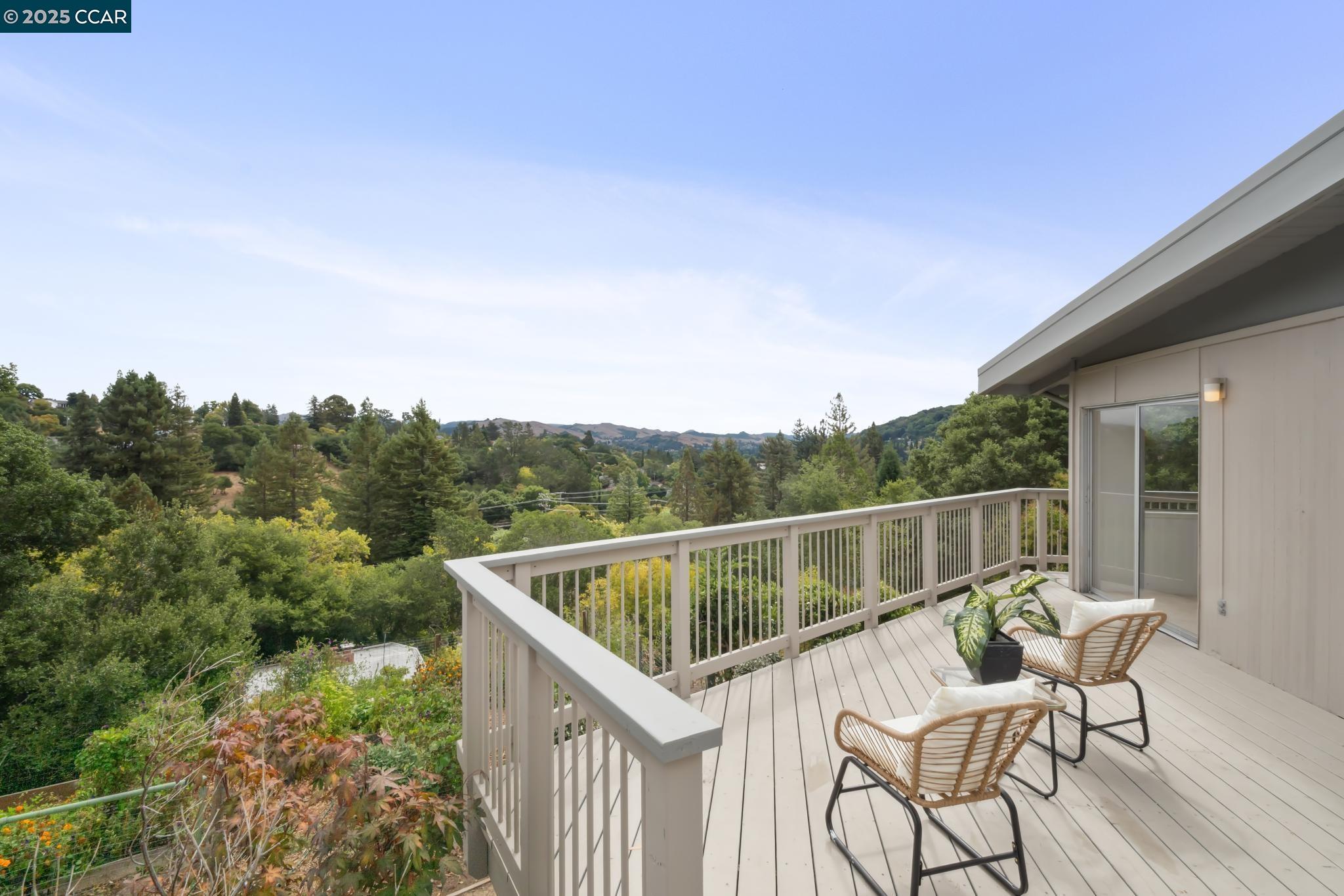 12 La Cresta Rd