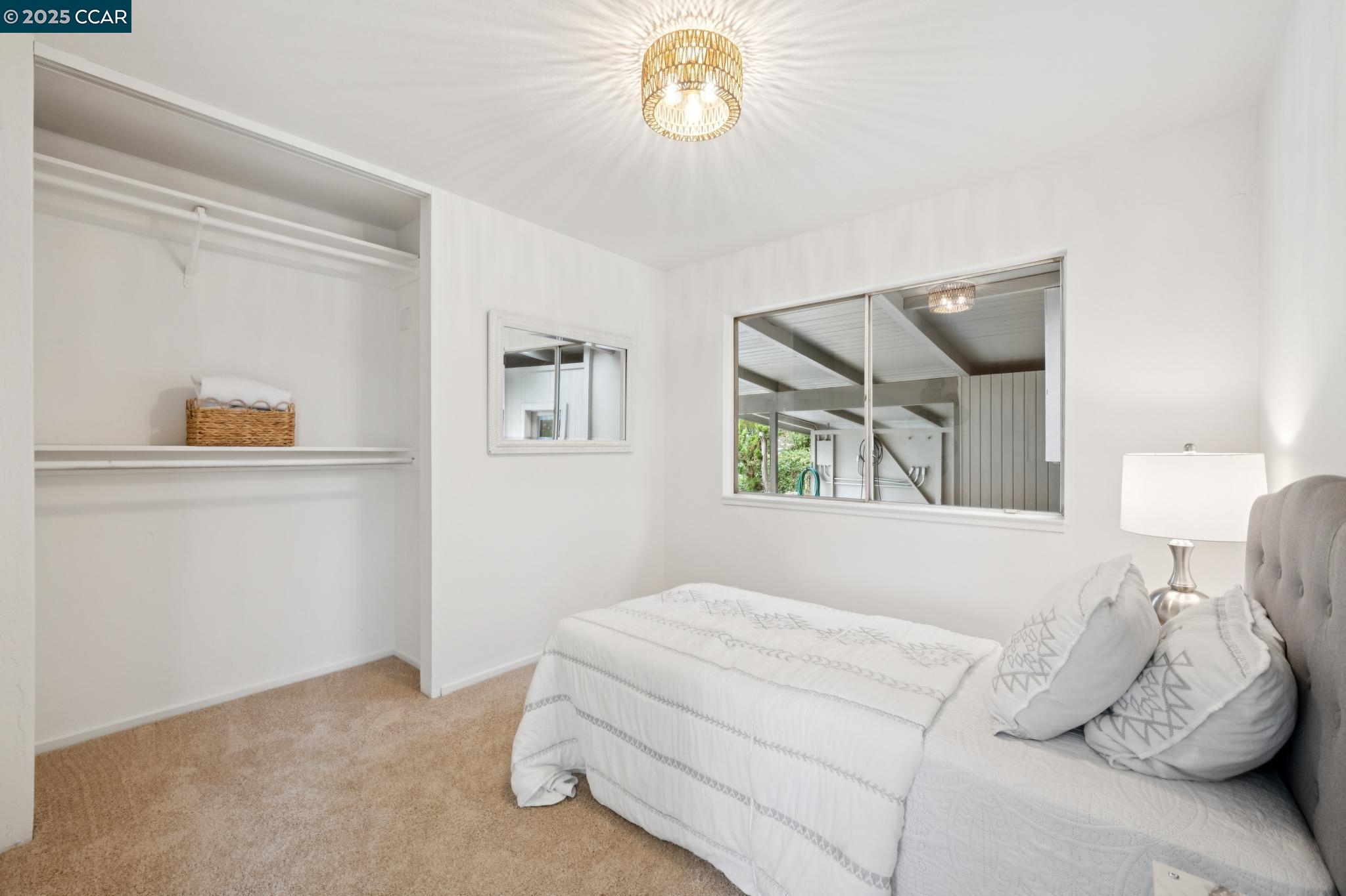 12 La Cresta Rd