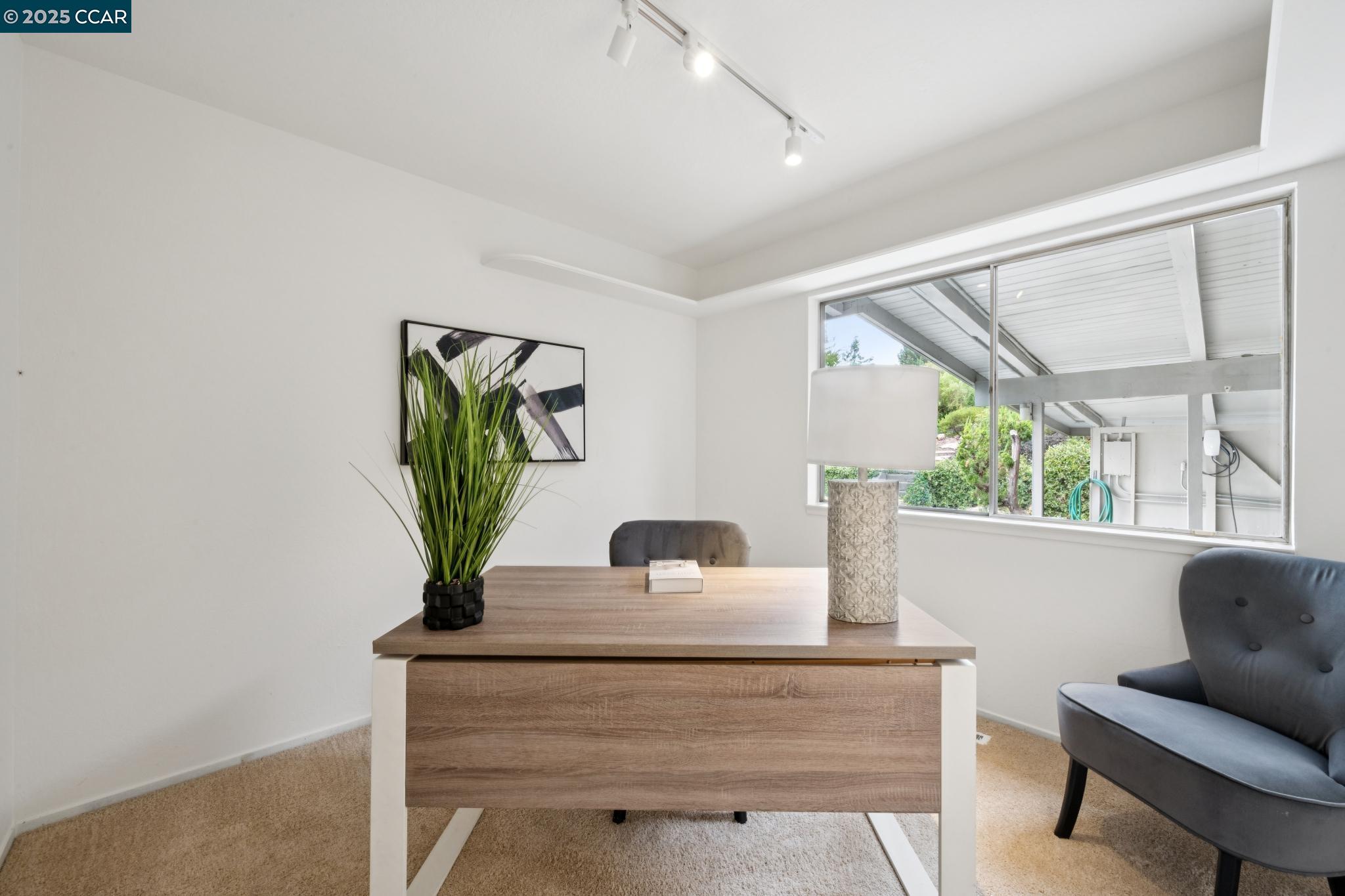 12 La Cresta Rd