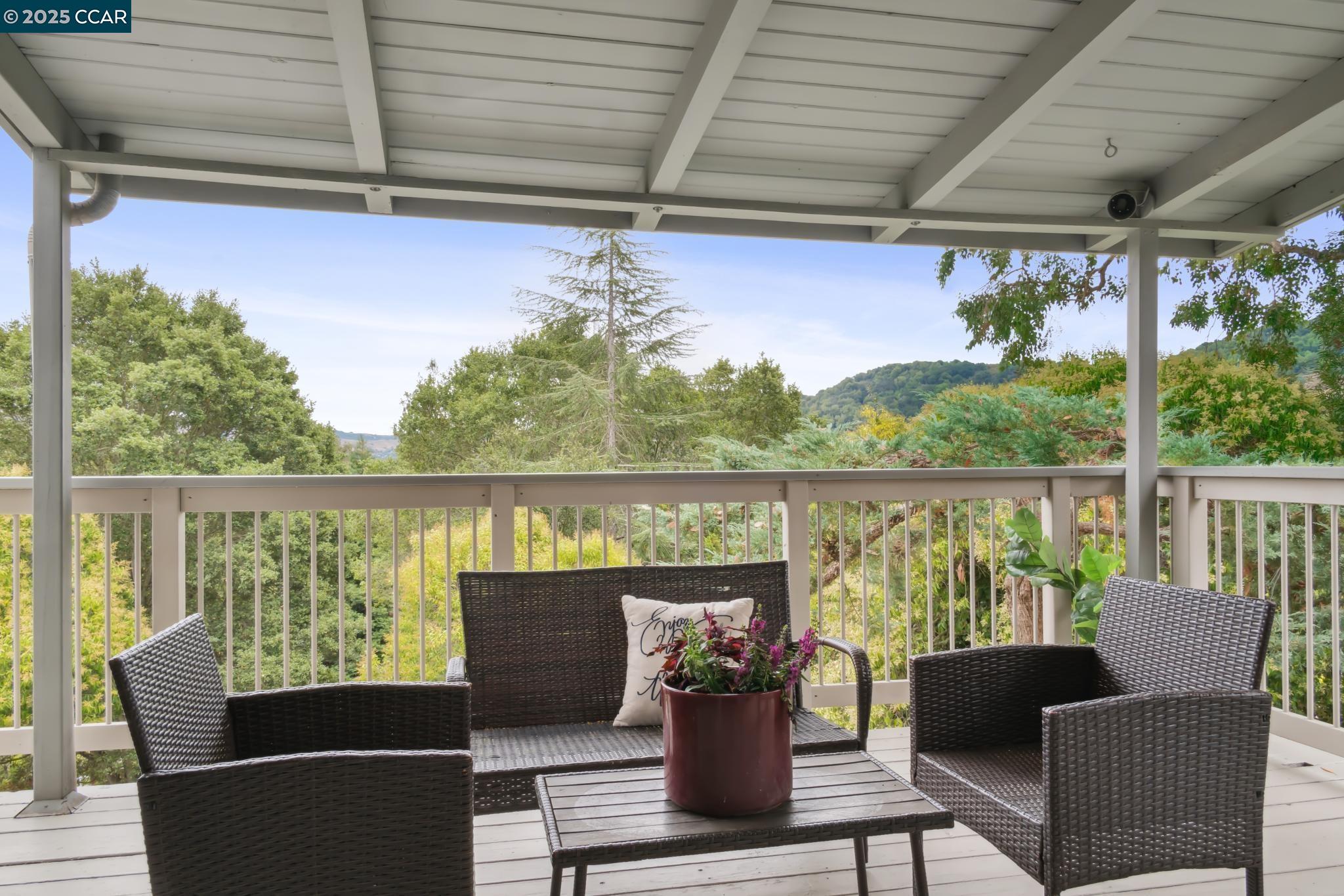 12 La Cresta Rd