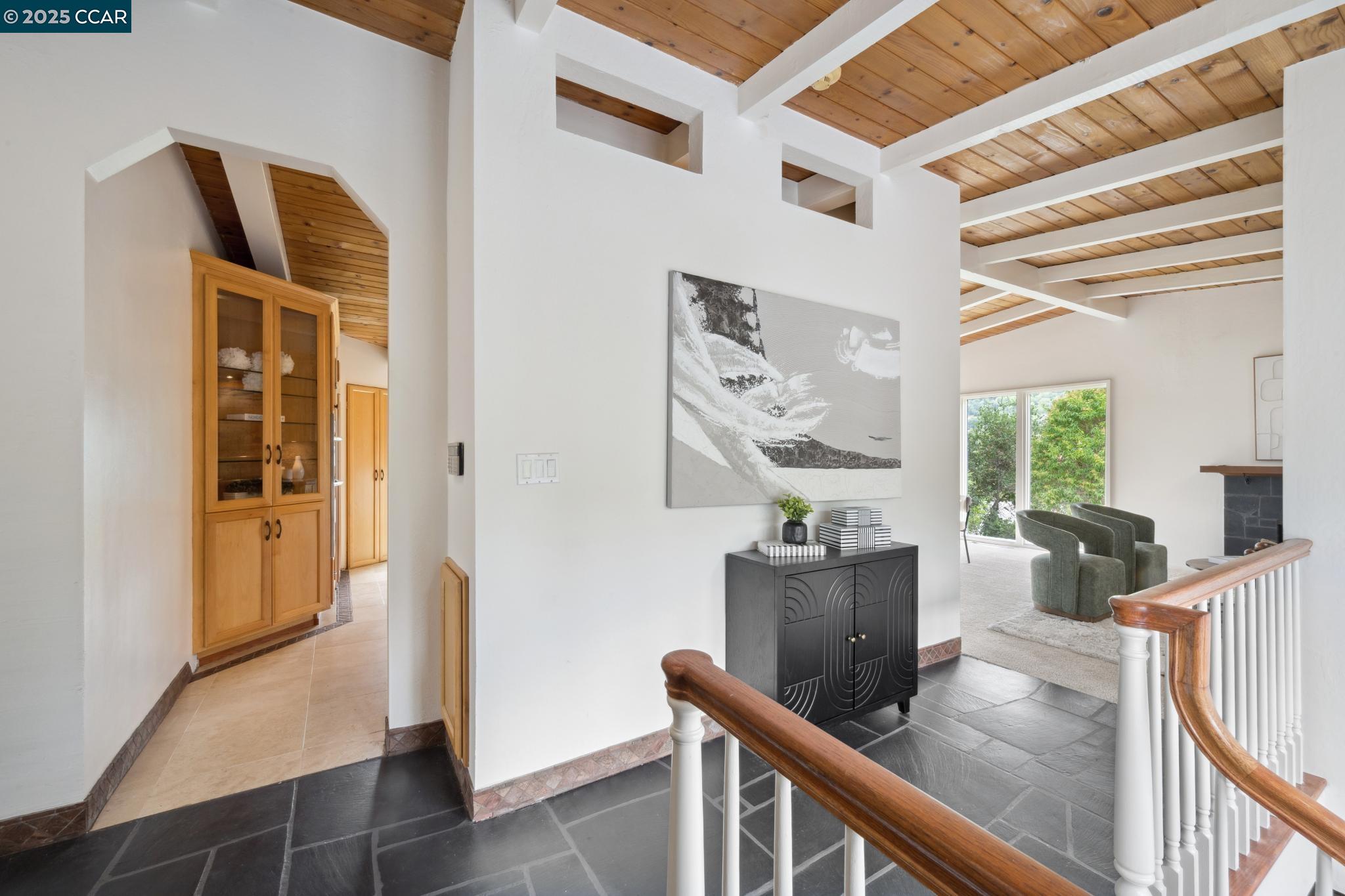 12 La Cresta Rd