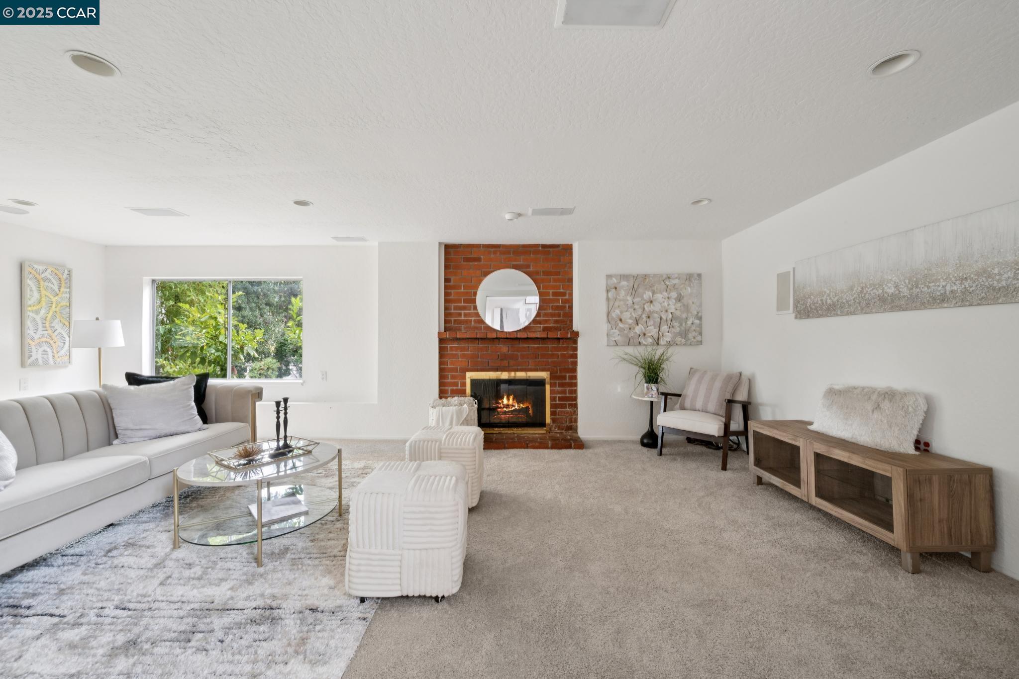 12 La Cresta Rd