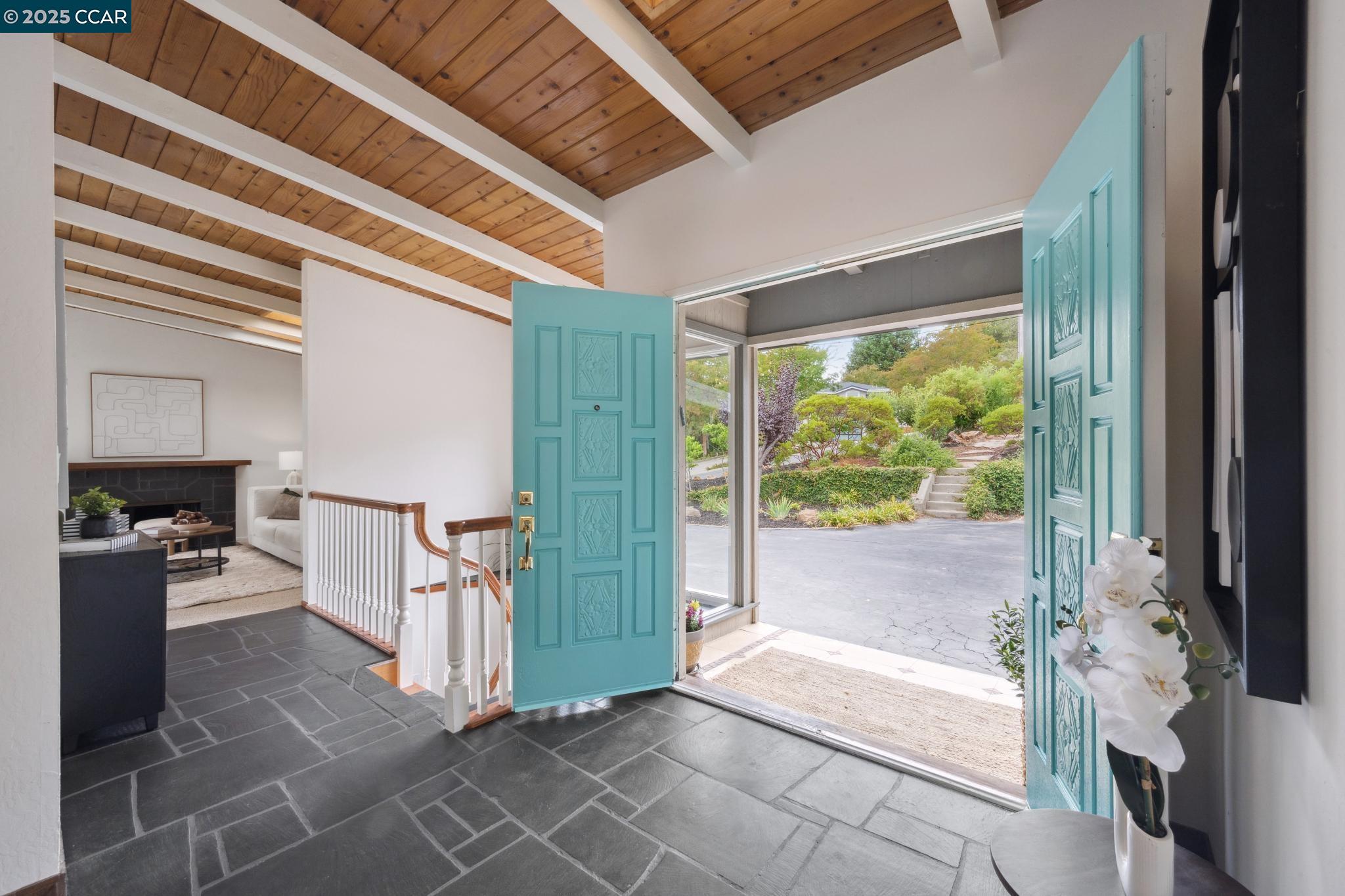 12 La Cresta Rd