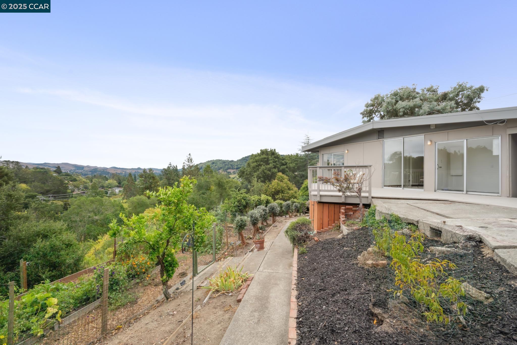 12 La Cresta Rd