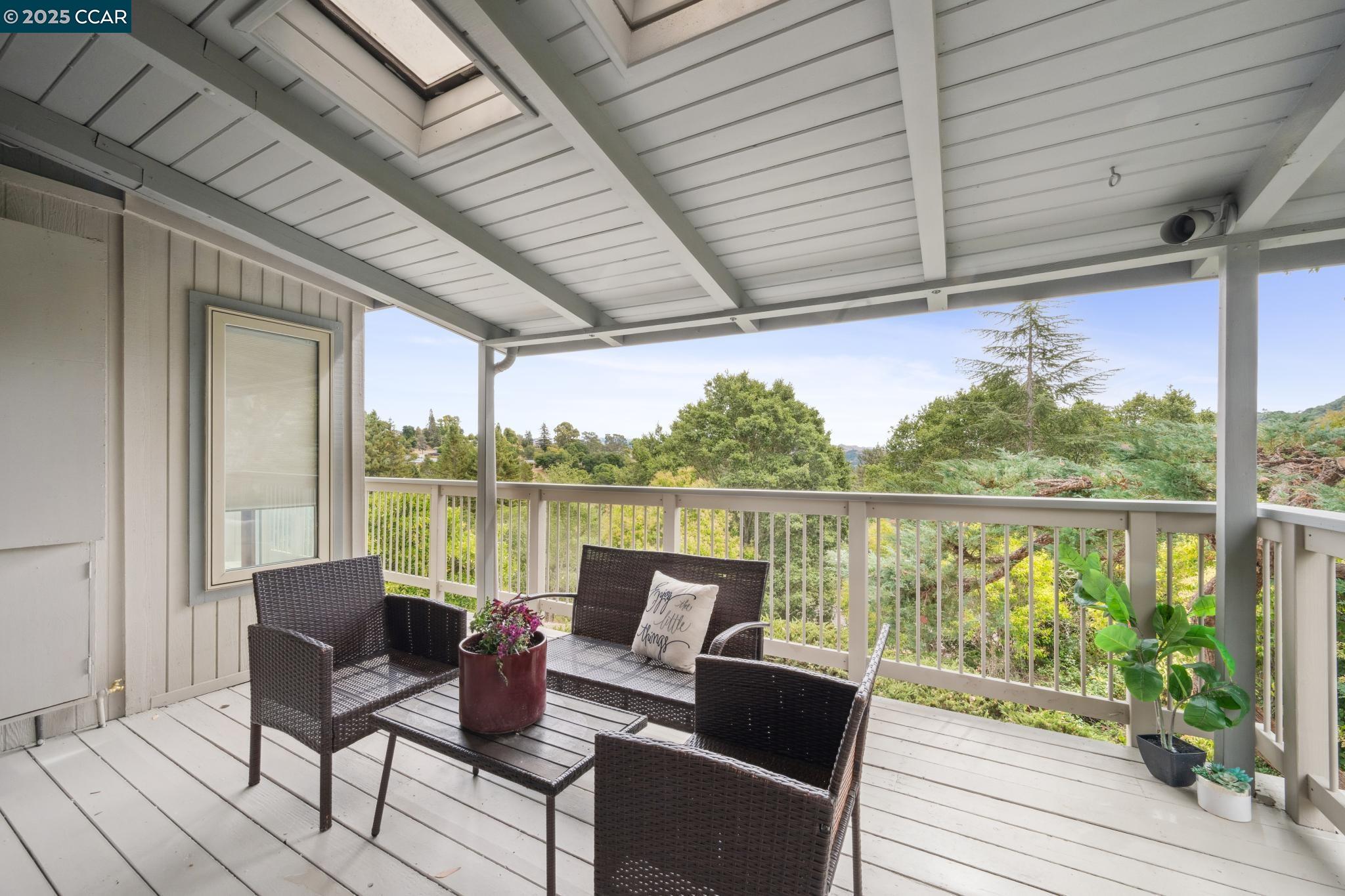 12 La Cresta Rd
