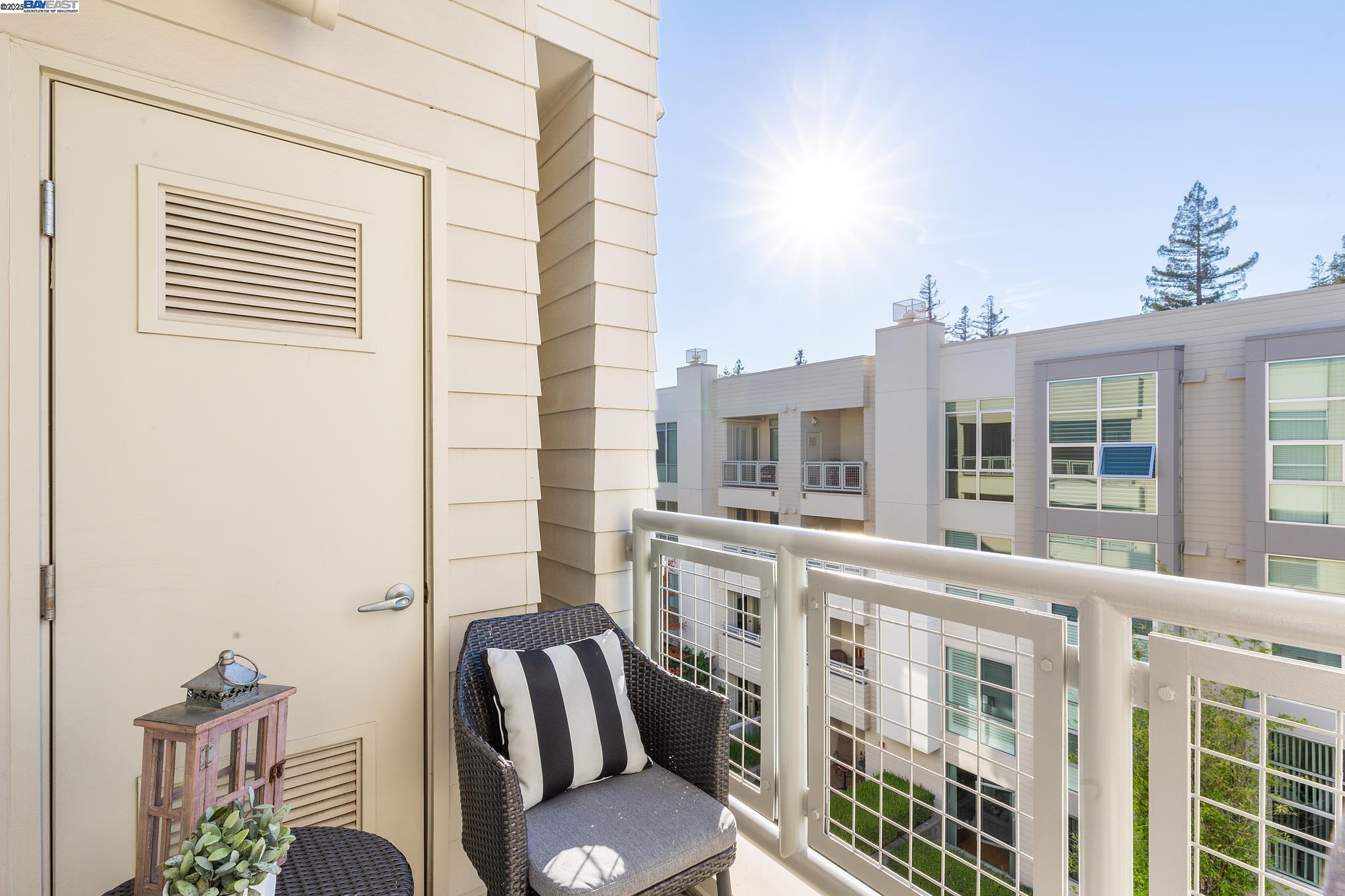 1655 N California Blvd # 422