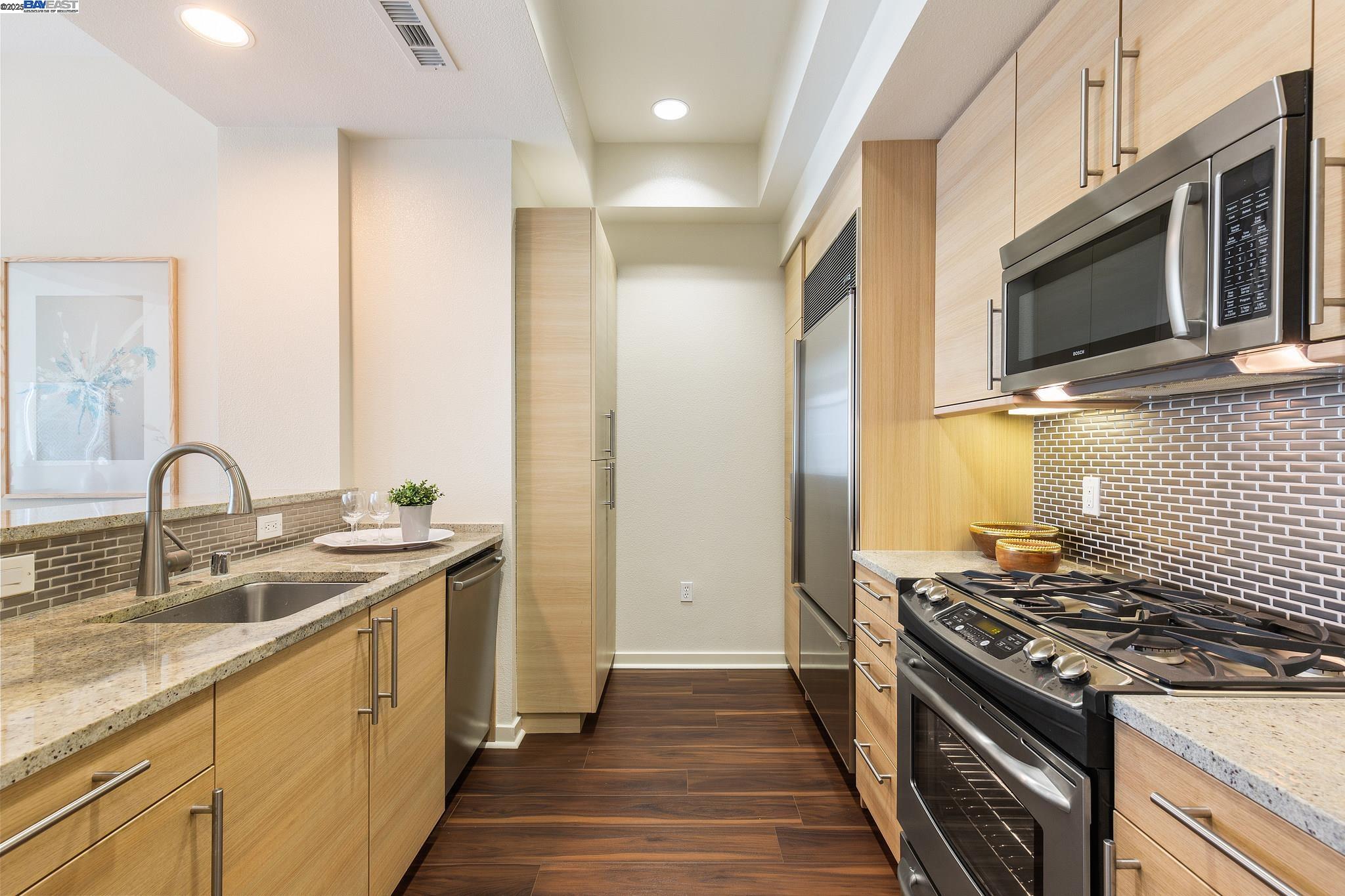 1655 N California Blvd # 422