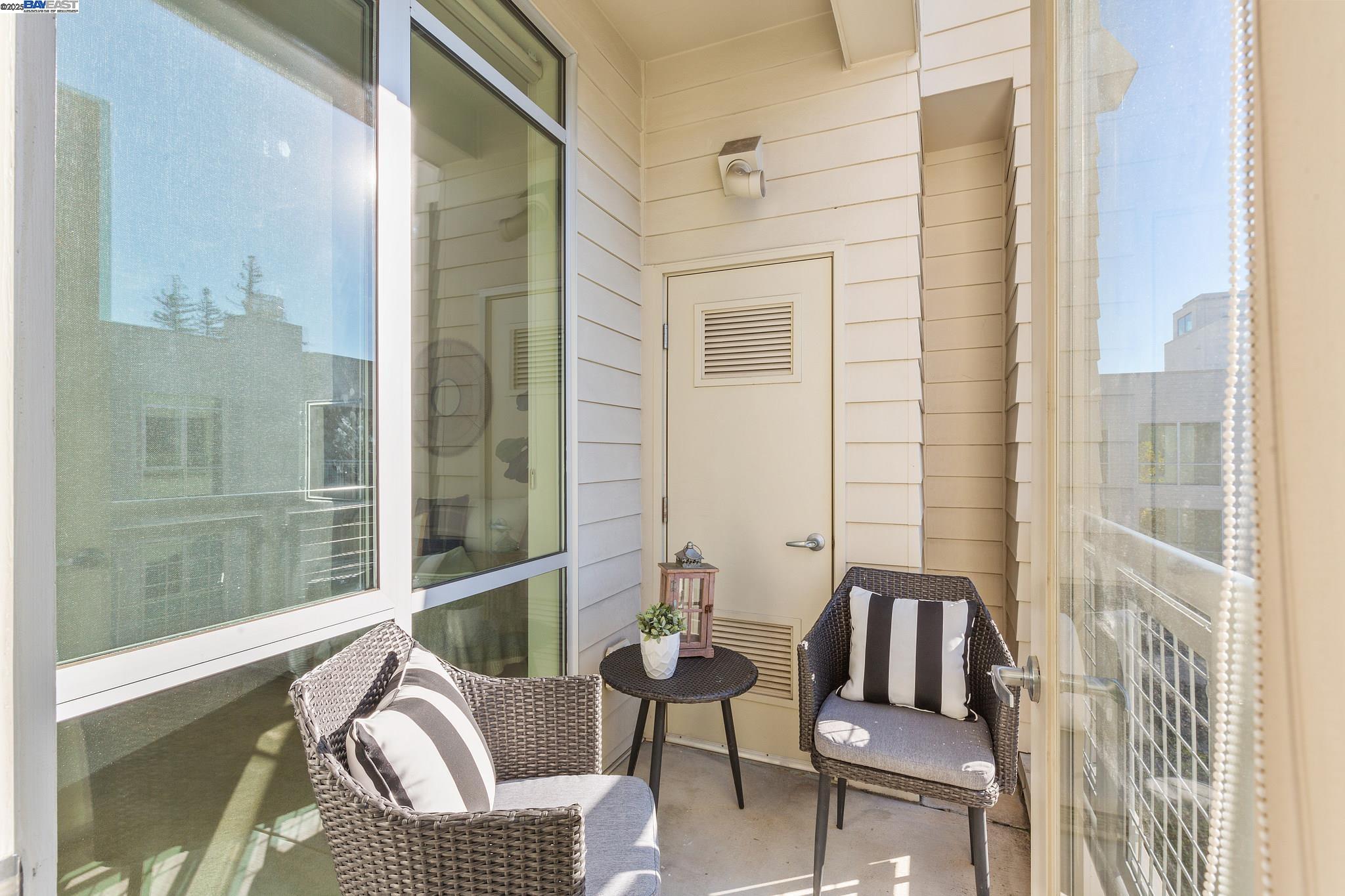1655 N California Blvd # 422