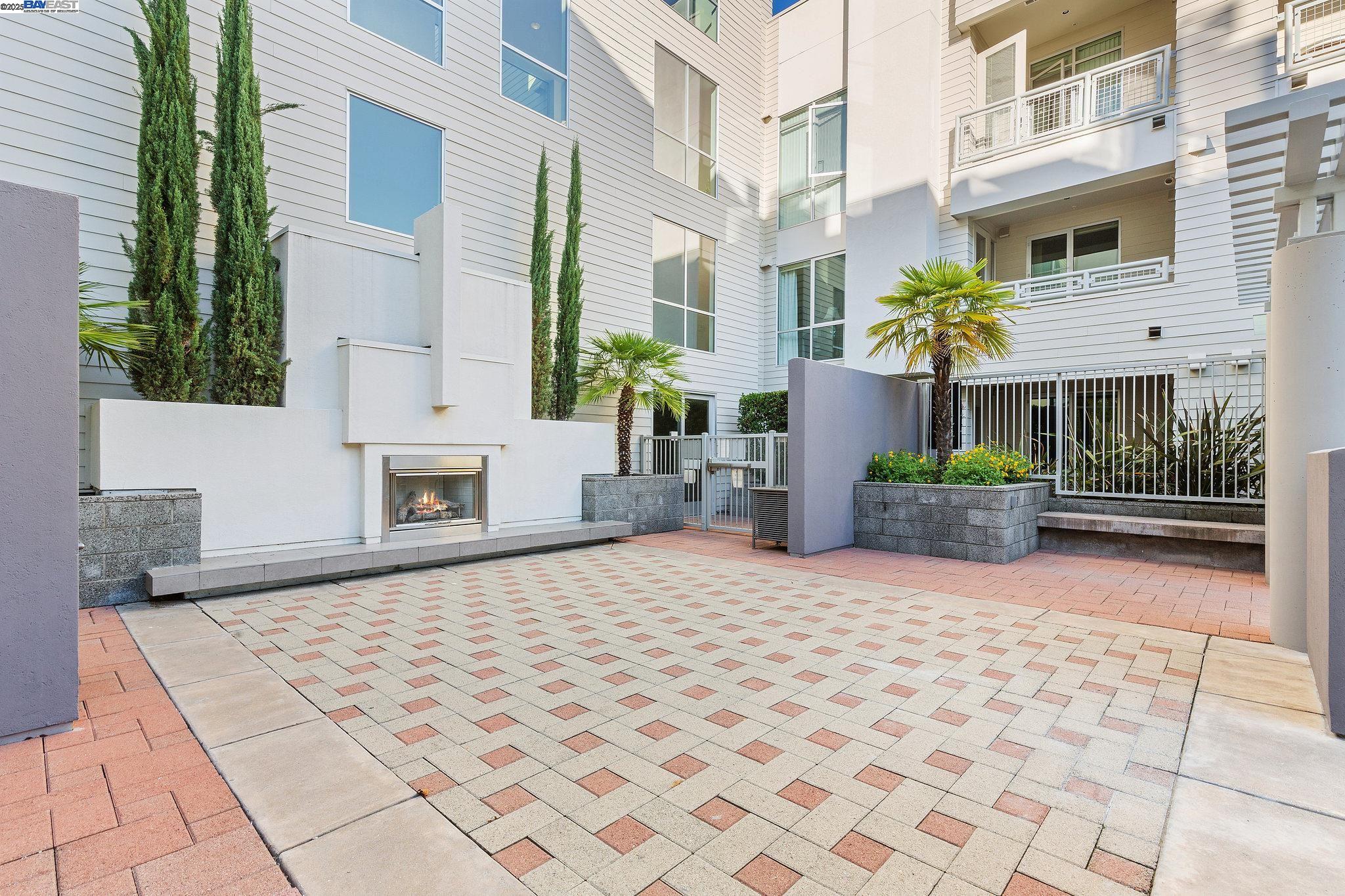 1655 N California Blvd # 422