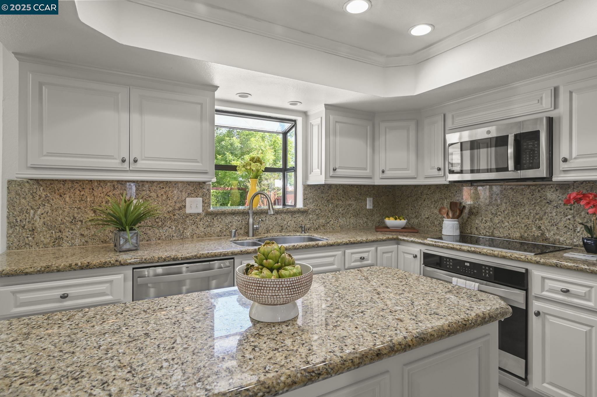 409 Agate Ct