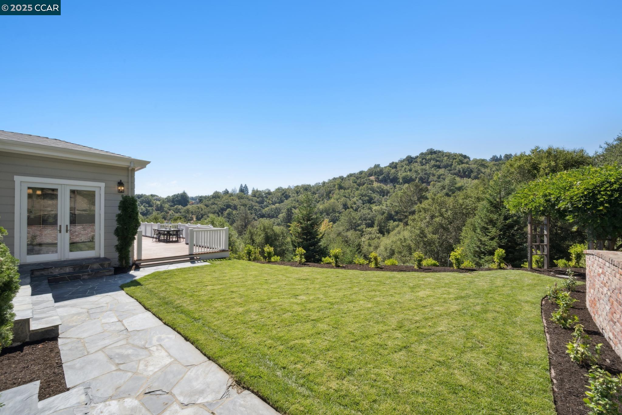 1133 Estates Dr
