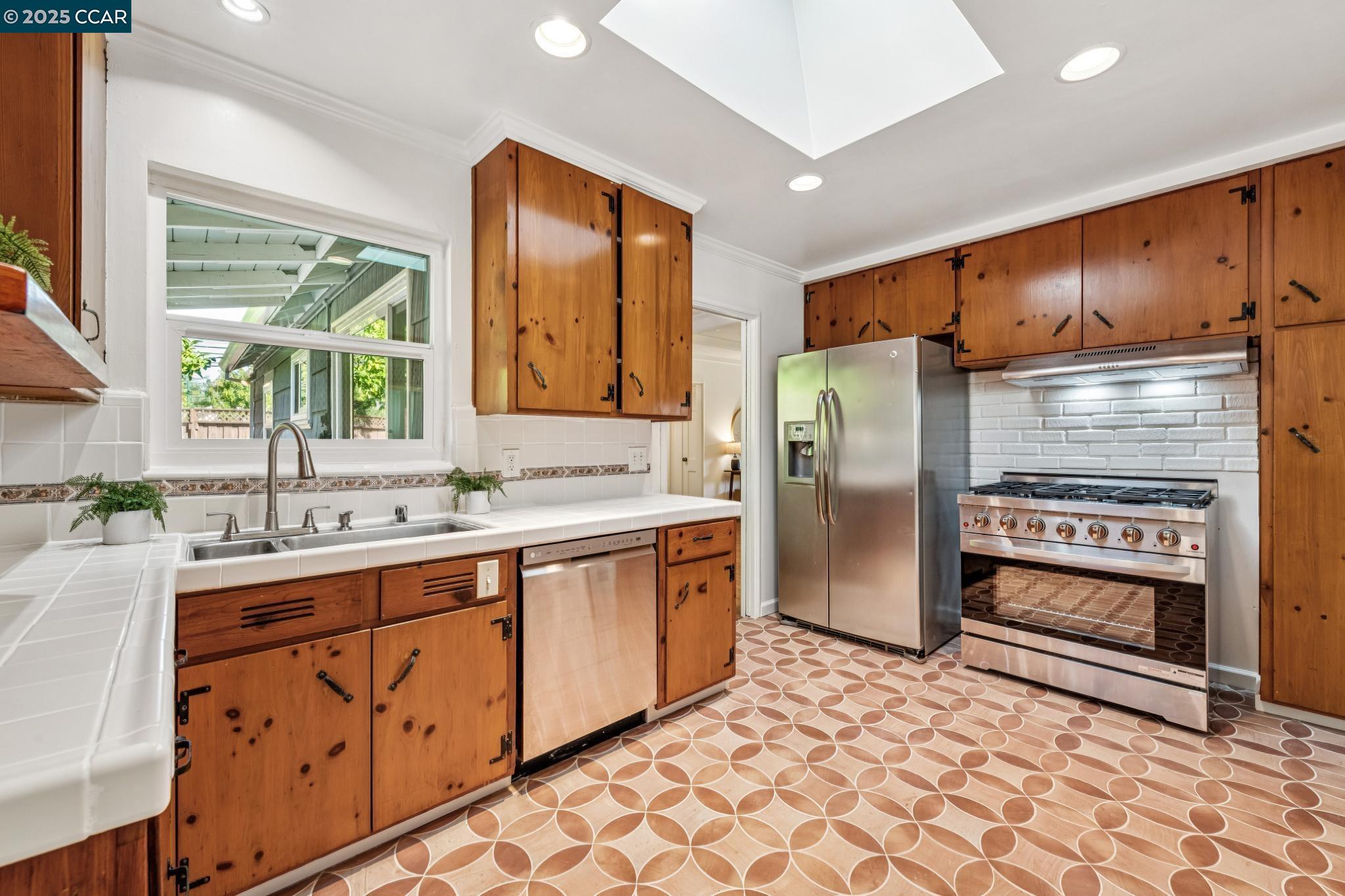 11 Forest Hills Ct