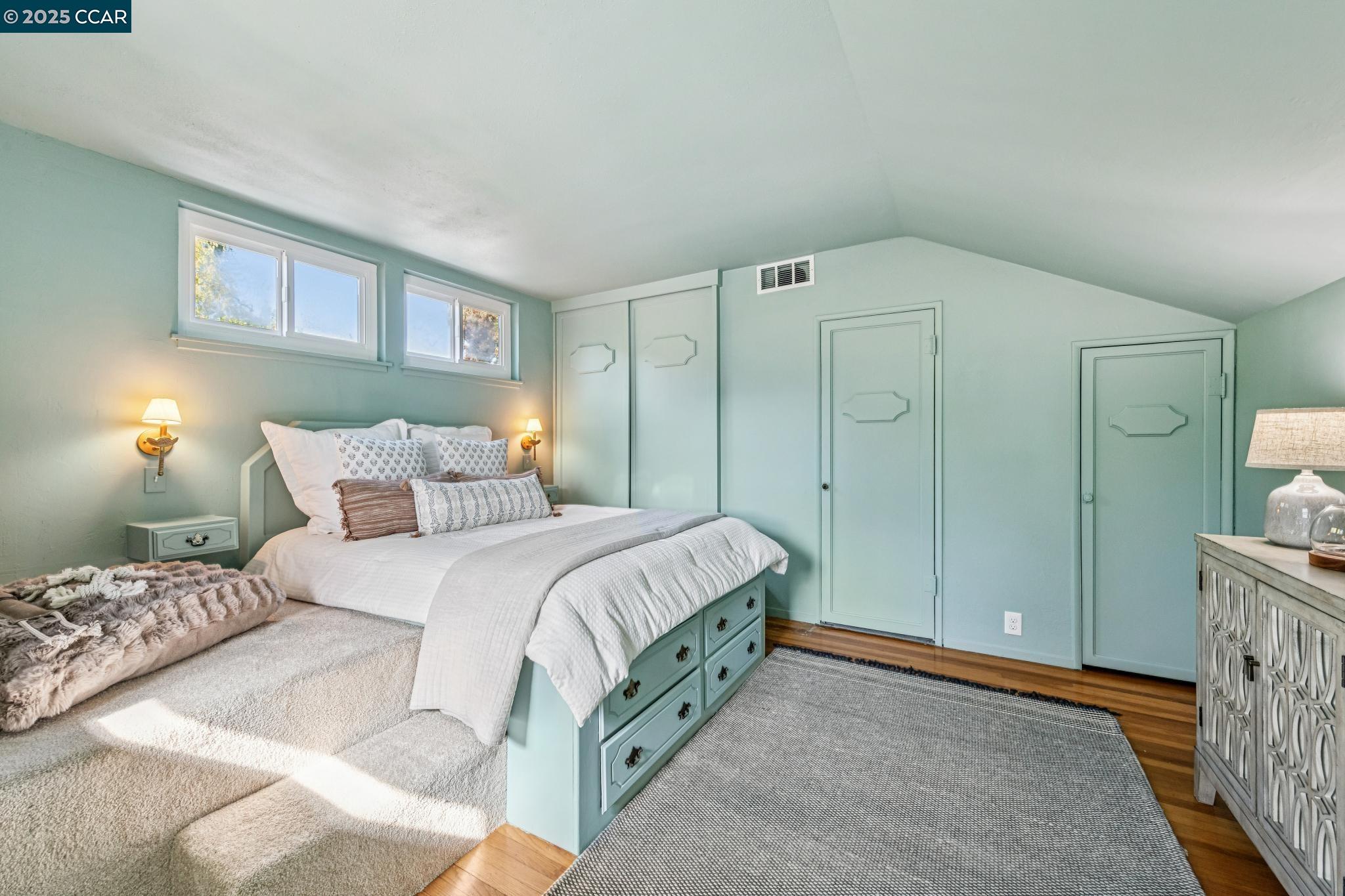 11 Forest Hills Ct