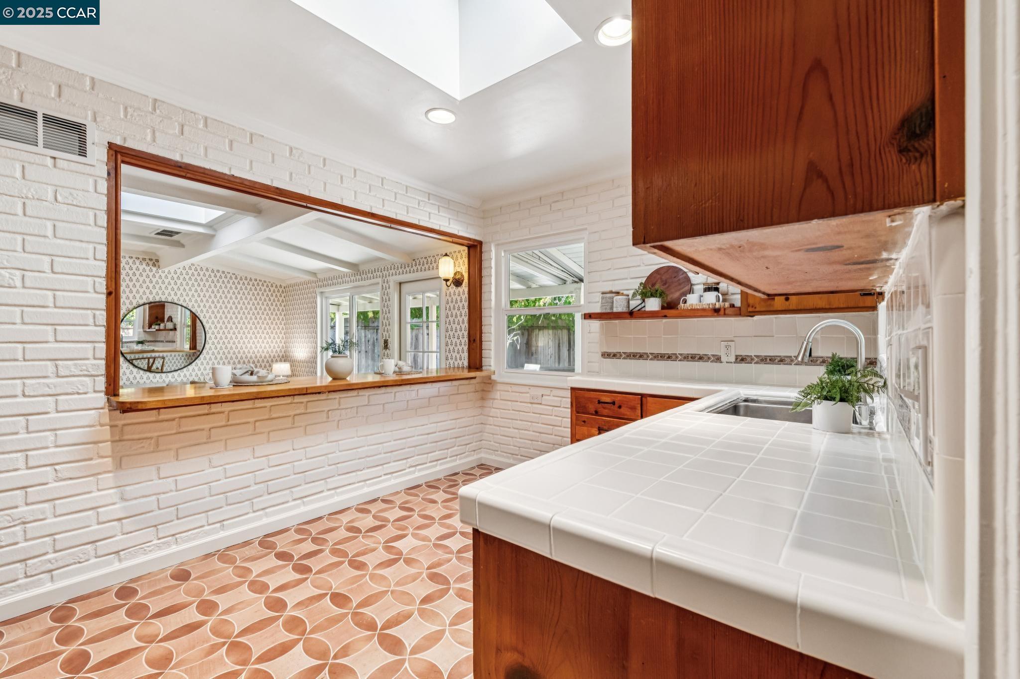 11 Forest Hills Ct