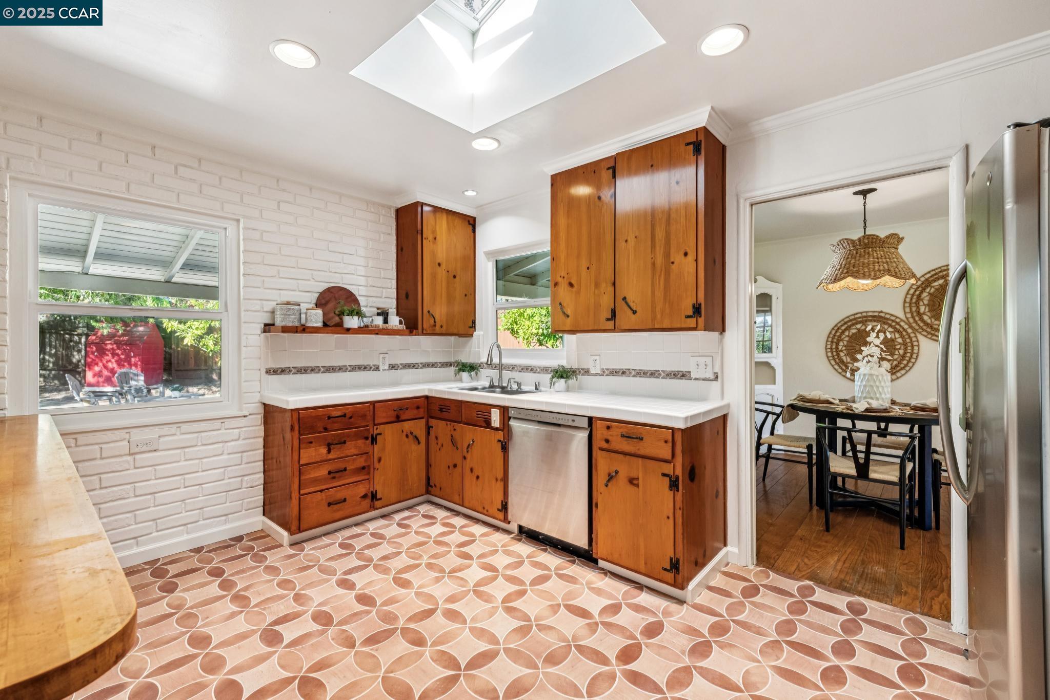 11 Forest Hills Ct