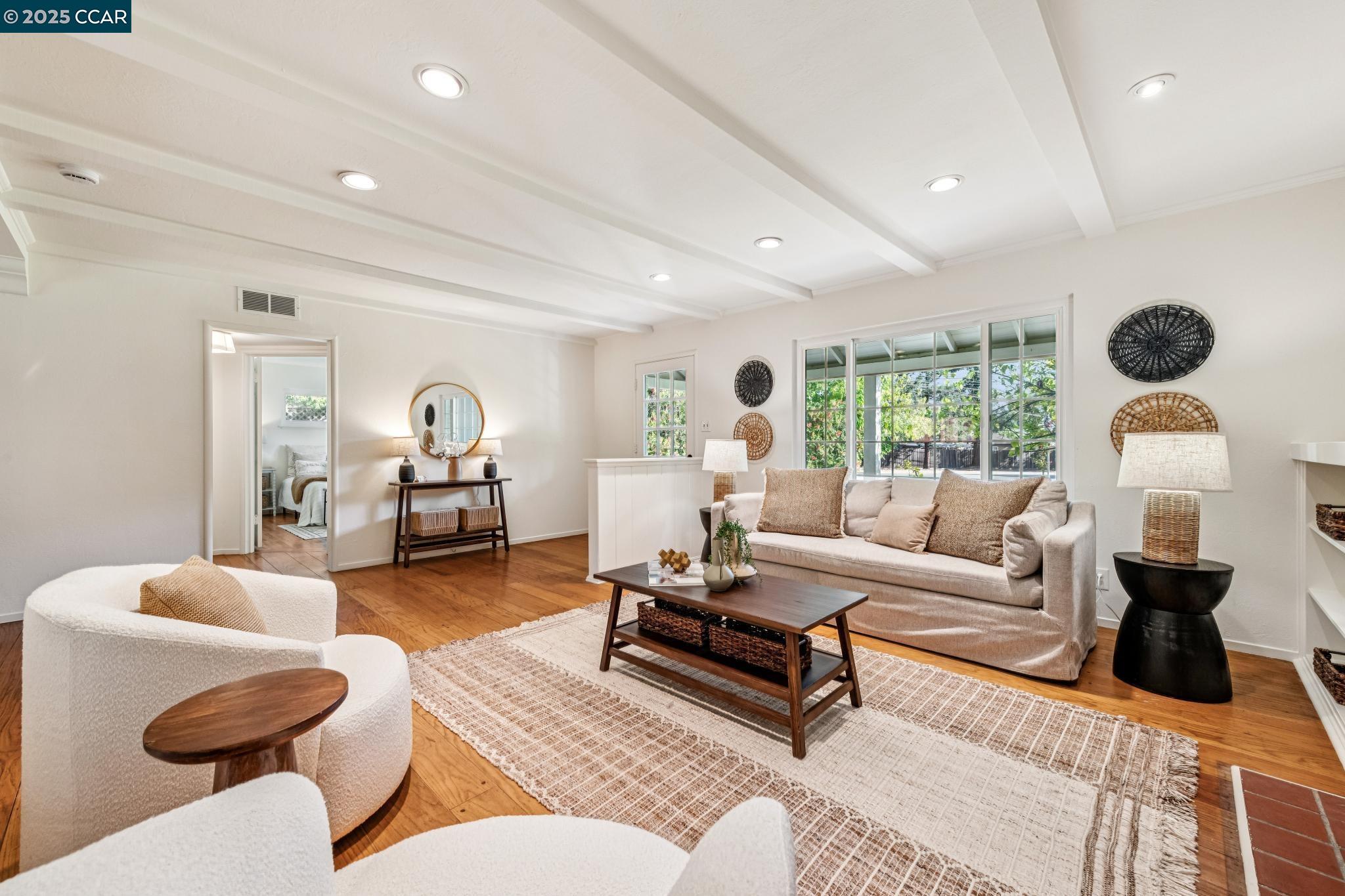 11 Forest Hills Ct