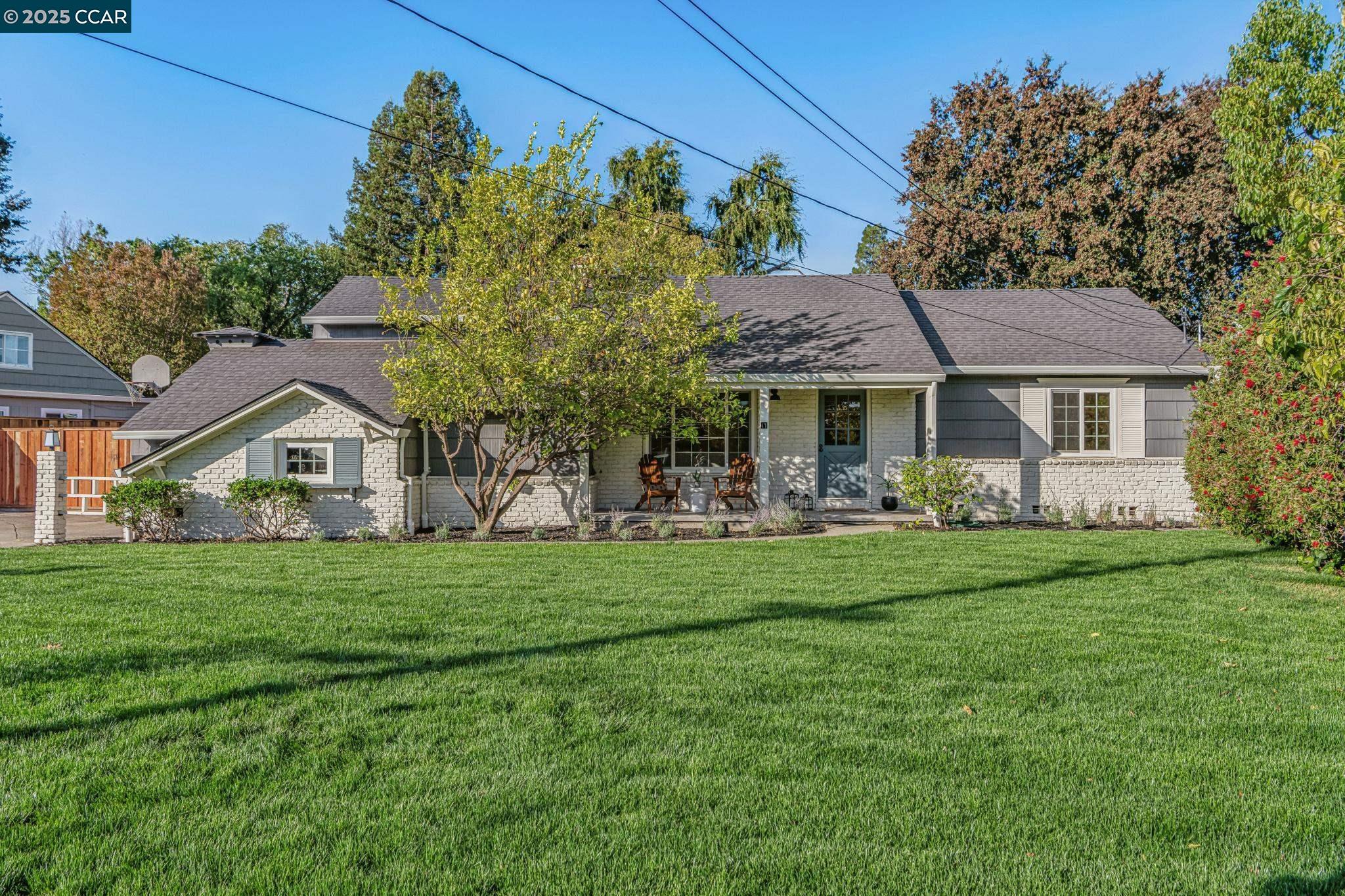 11 Forest Hills Ct