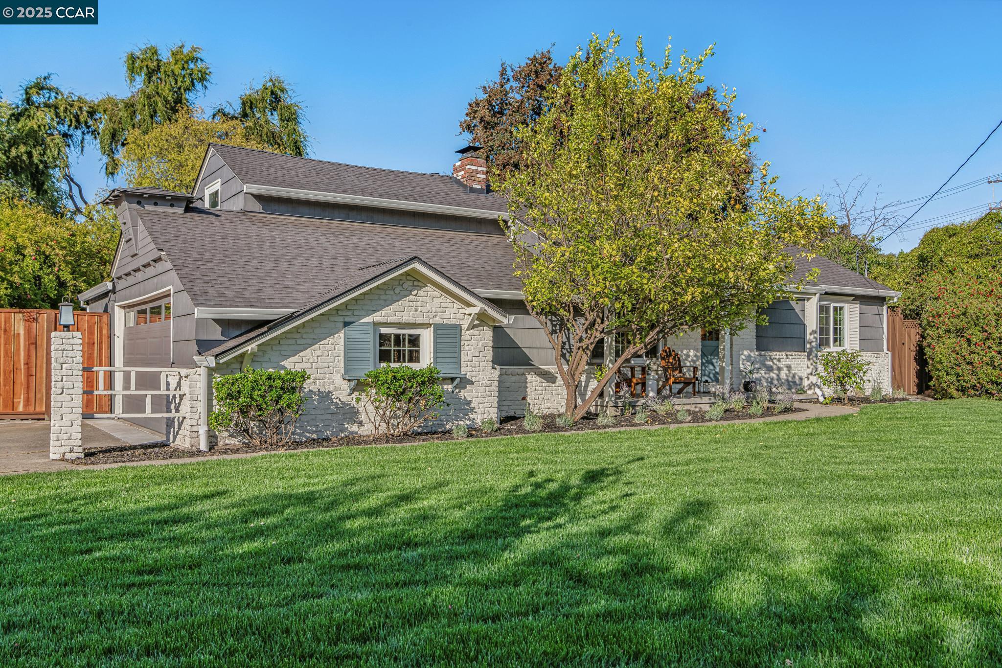 11 Forest Hills Ct