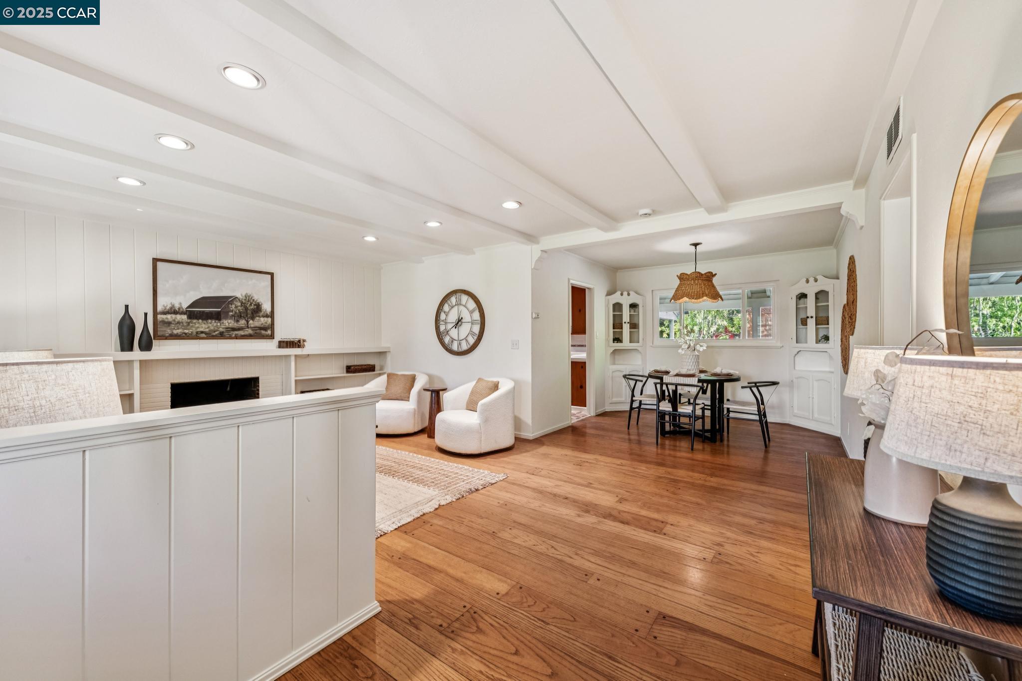11 Forest Hills Ct