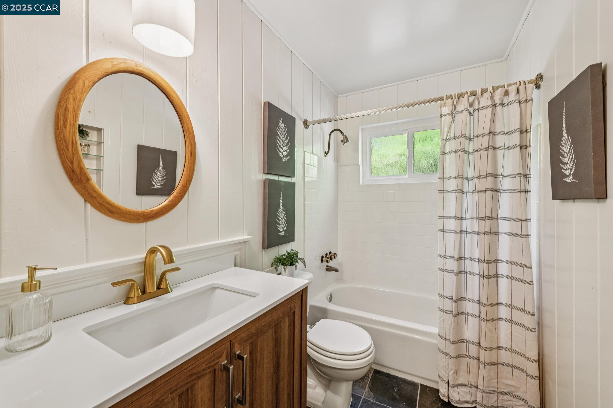 11 Forest Hills Ct
