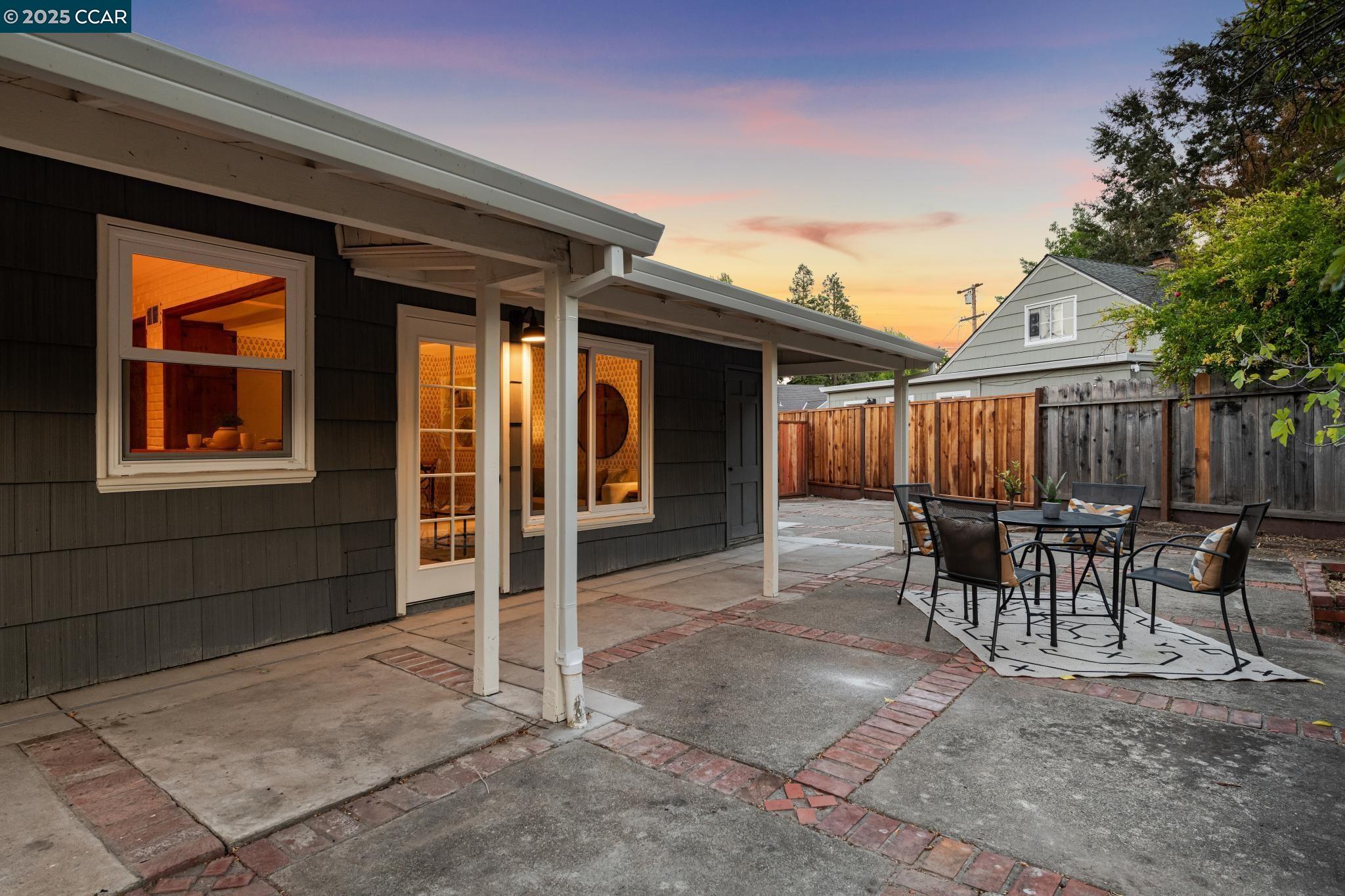 11 Forest Hills Ct